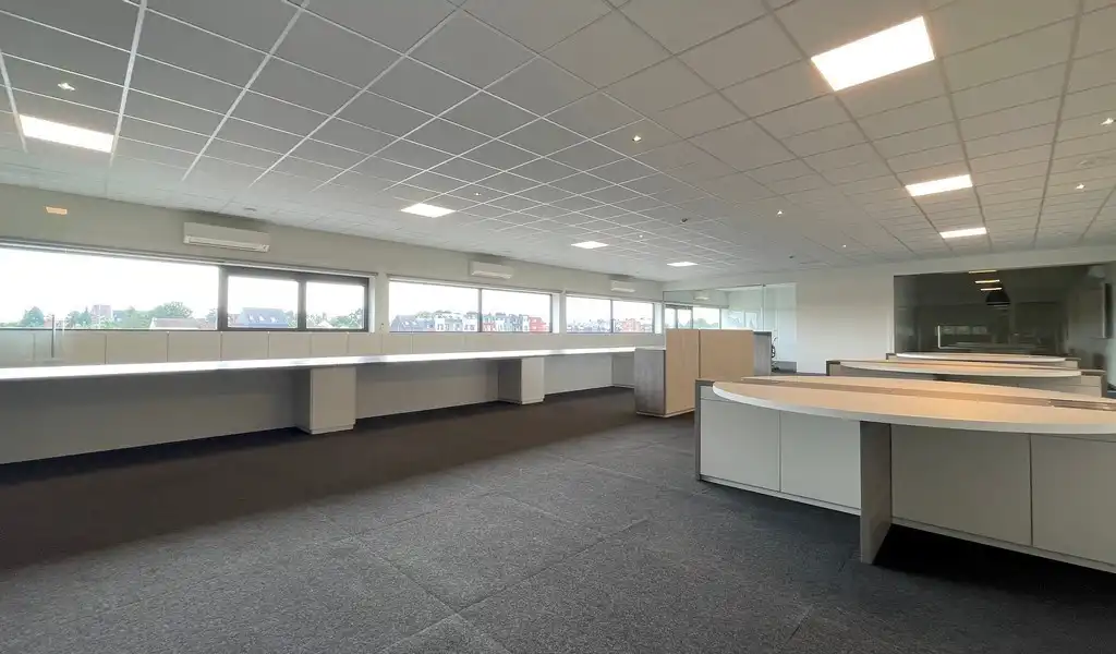 Gerenoveerde instapklare kantoren te huur aan station van Lint foto 5