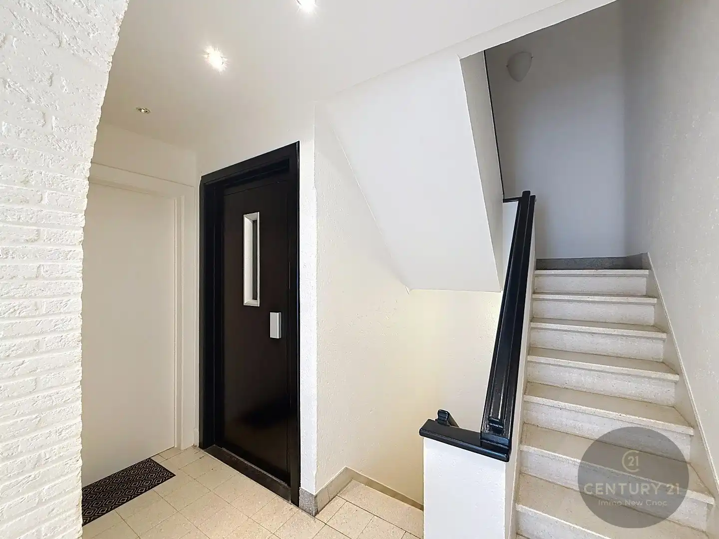 kelderappartement met RUIM terras vlak aan zee foto 2