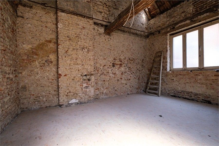 KNAP HANDELSPAND MET VEEL MOGELIJKHEDEN IN HET STADSCENTRUM VAN SINT-TRUIDEN foto 13