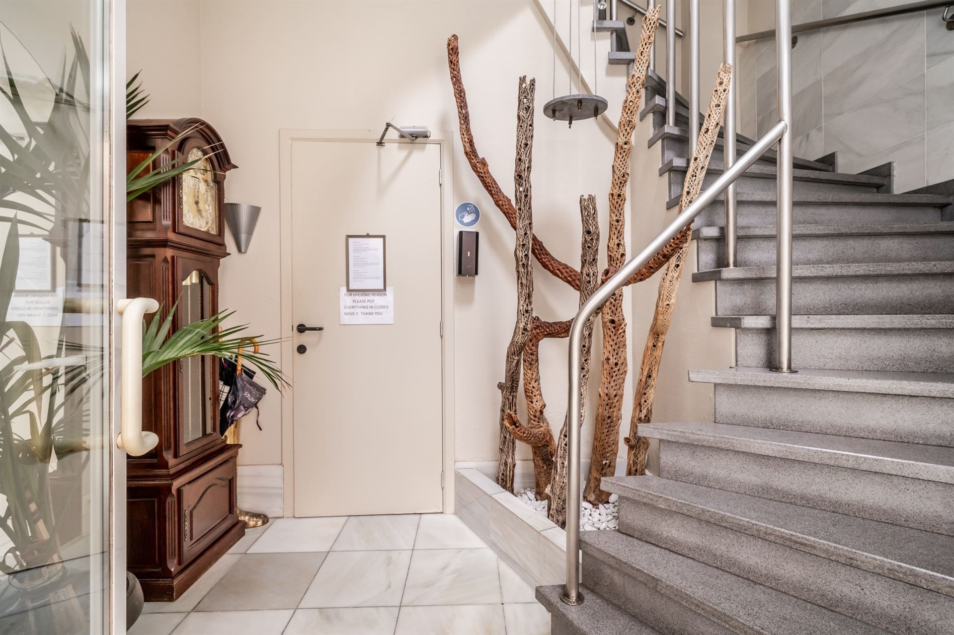 GEMENGD OPBRENGSTEIGENDOM MET HORECA - APPARTEMENTEN EN BUSINESSFLATS foto 9