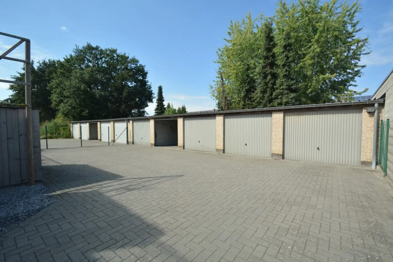 INSTAPKLAAR APP 1e vd  MET GARAGE TE HULSHOUT	 foto 14