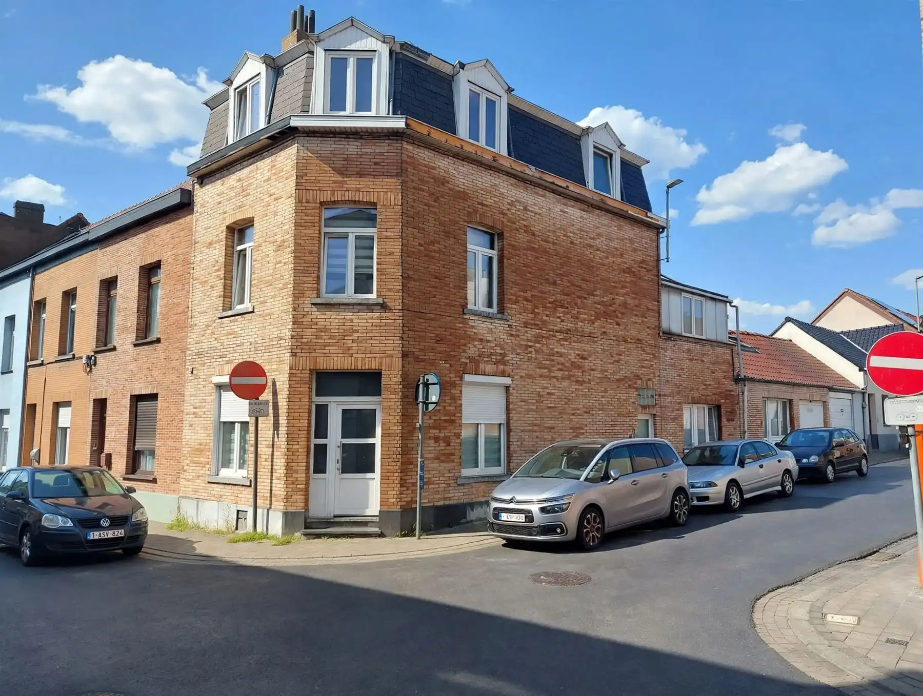Hoofdfoto van de publicatie: Te renoveren woning 