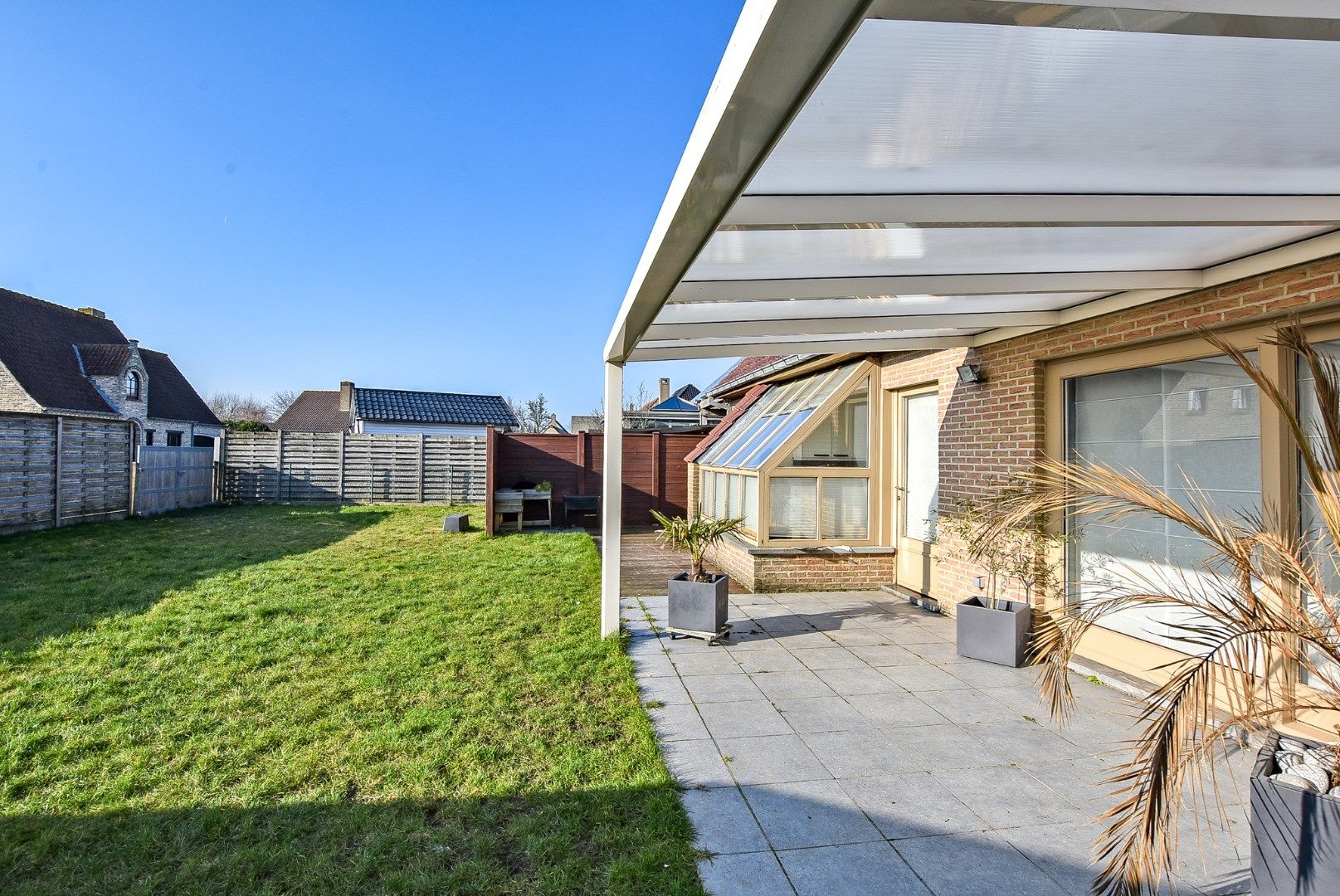 Prachtige alleenstaande villa met 4 slaapkamers op 599 m². foto 9