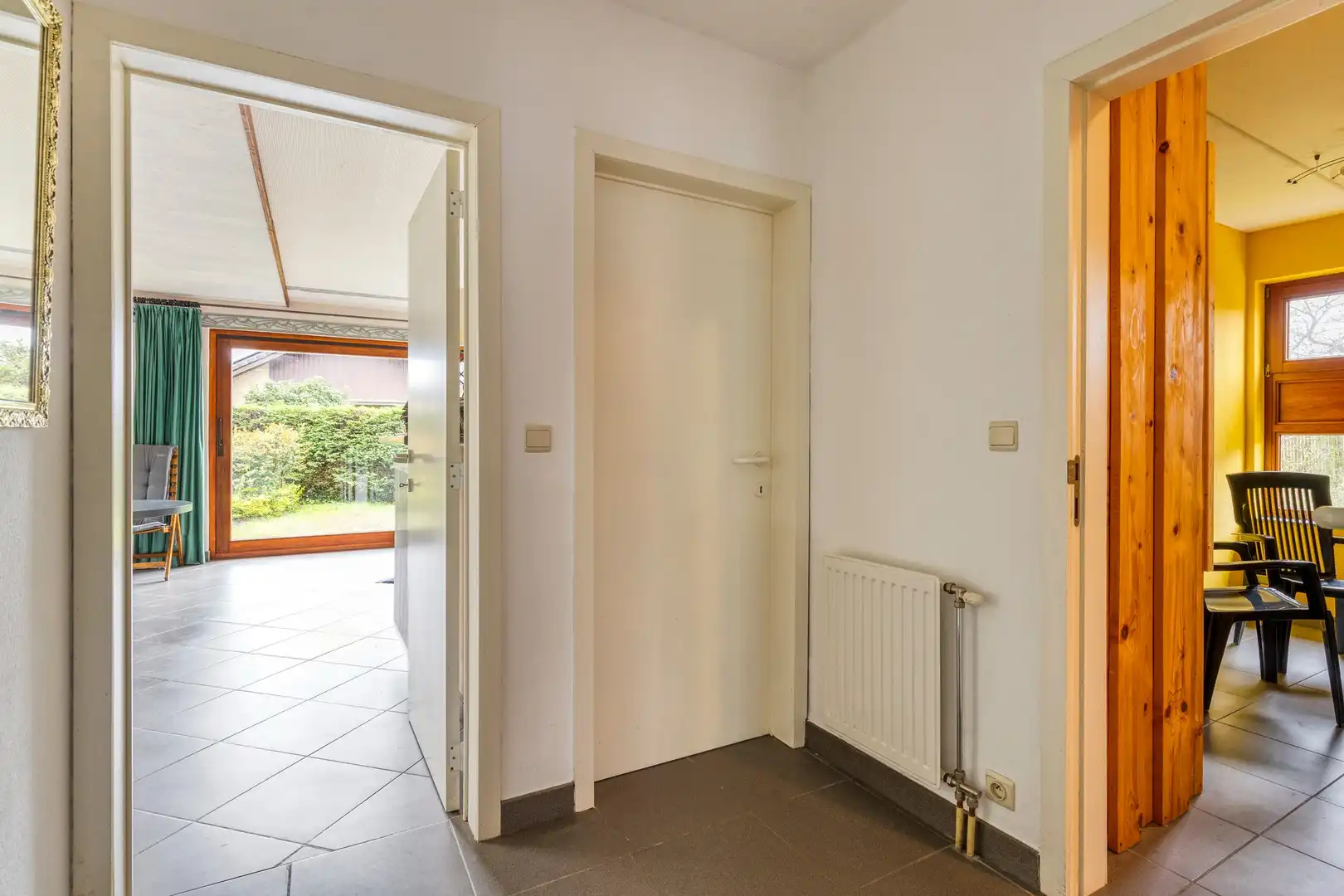 Ruim gelijkvloers appartement met grote tuin in een residentiële wijk ! foto 9