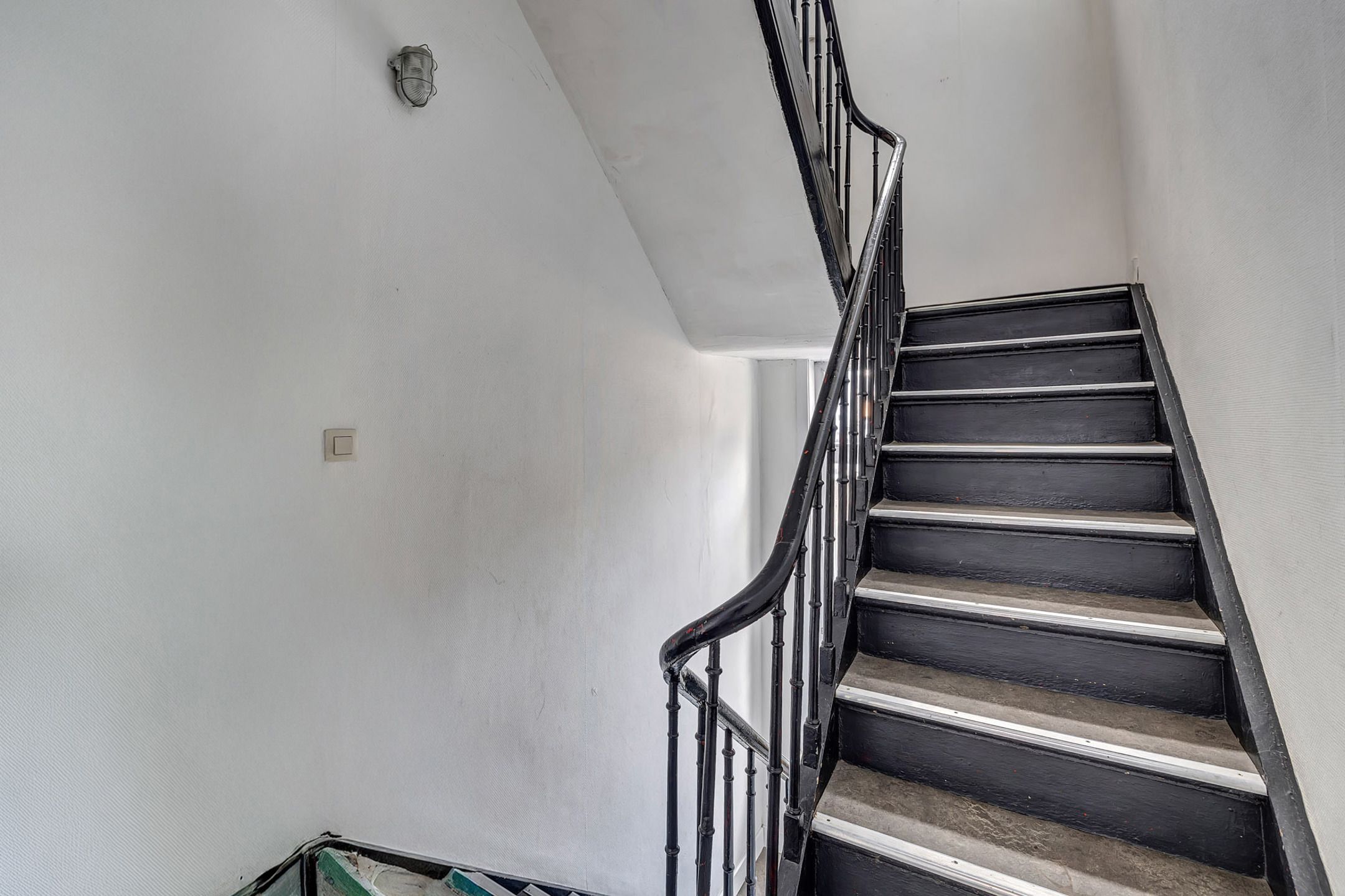 Appartementsgebouw met handelsgelijkvloers in Molenbeek foto 13