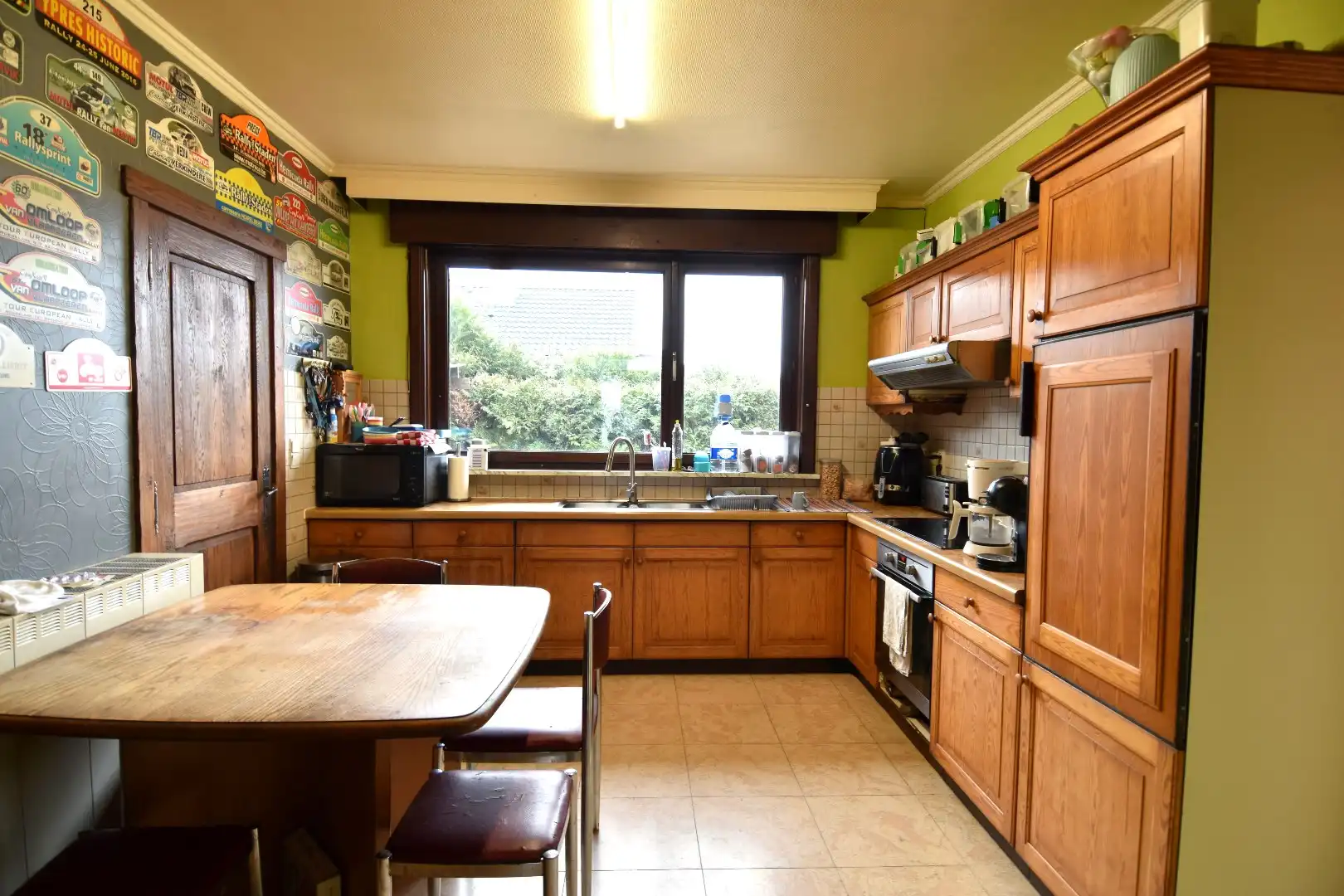 Rustig gelegen gelijkvloerse villa met 3 slaapkamers, dubbele garage en tuin rondom te koop in Ledegem foto 2