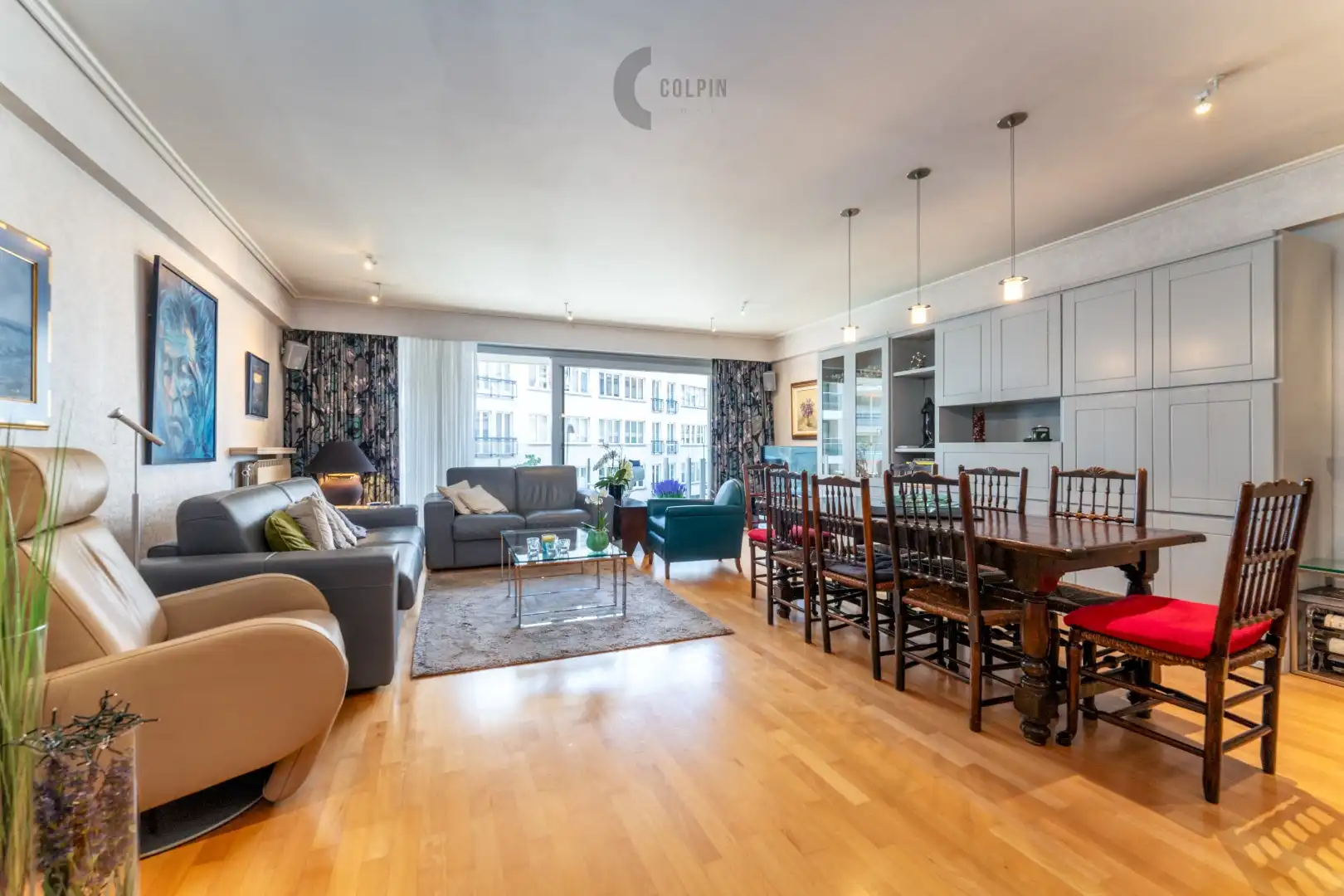 Ruim appartement op topligging aan de Koningslaan foto 2