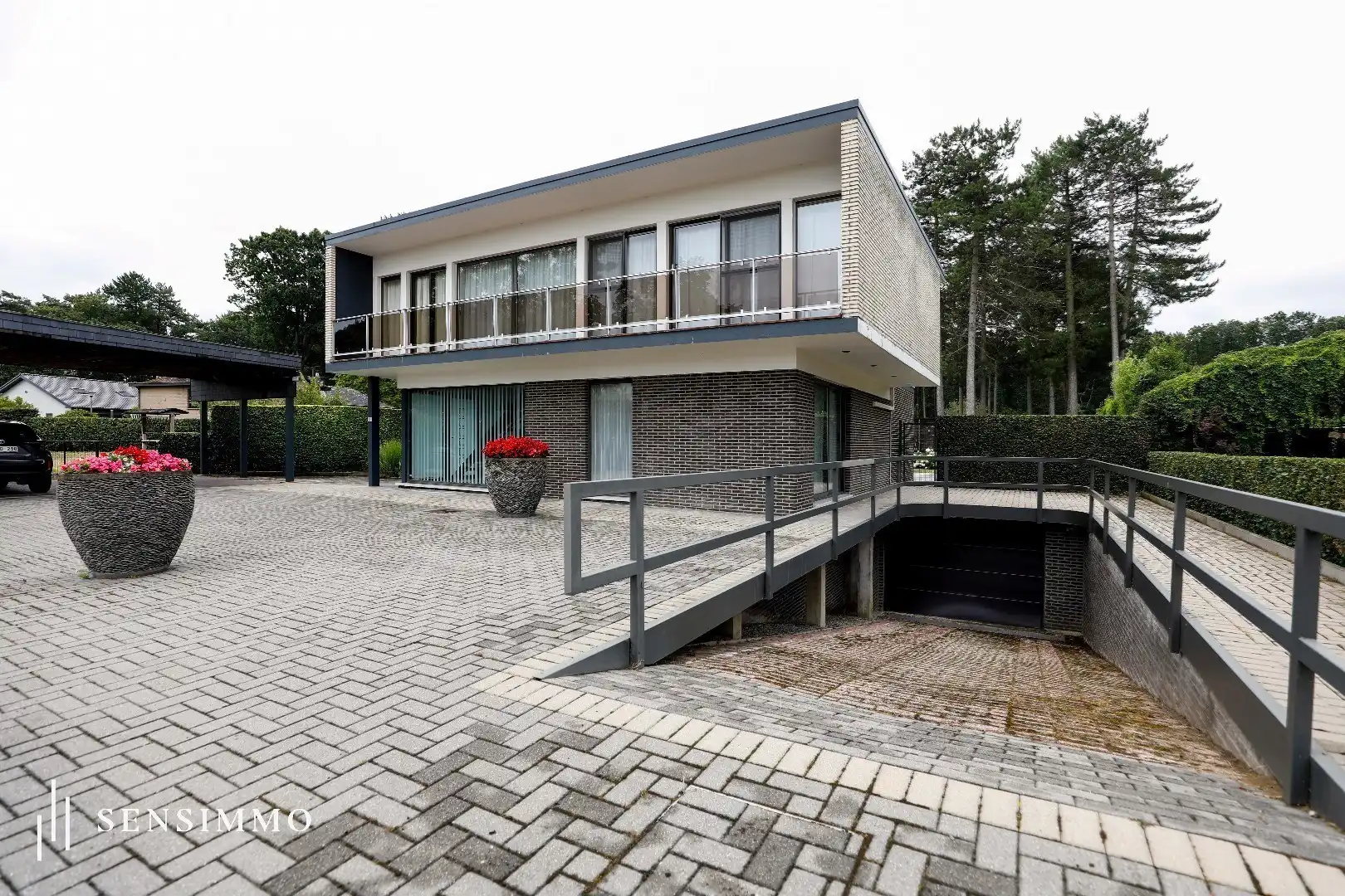 Stijlvolle gezinswoning met 4 slaapkamer in groene en rustige woonwijk in Oudsbergen foto 2