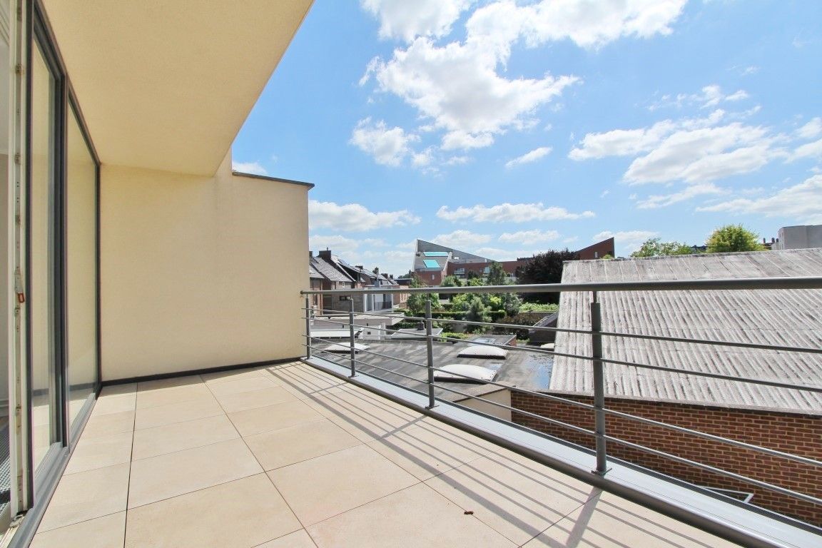 Ruim duplex appartement te huur in het centrum van Sint-Truiden foto 21