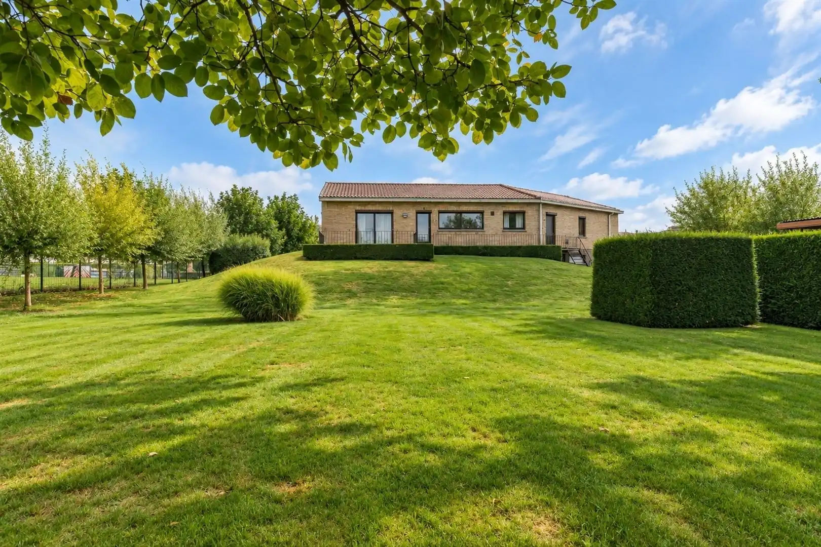 RUIME OPEN BEBOUWING OP EEN PERCEEL VAN 2.810 M² VEEL POTENTIEEL EN PRACHTIGE TUIN foto 15