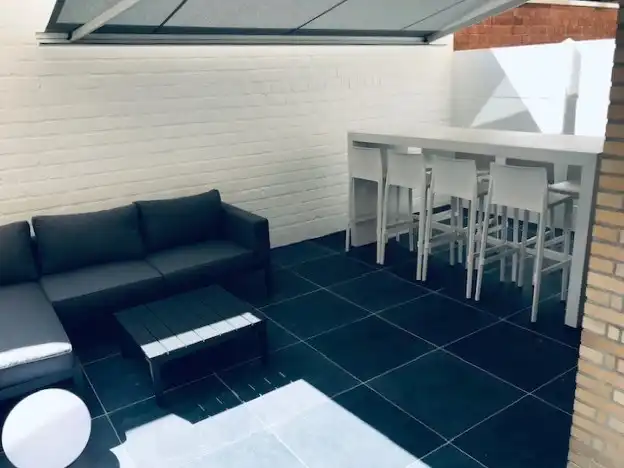 Prachtig gerenoveerd 3 slaapkamer appartement op de Zeedijk van Oostduinkerke te koop foto 10