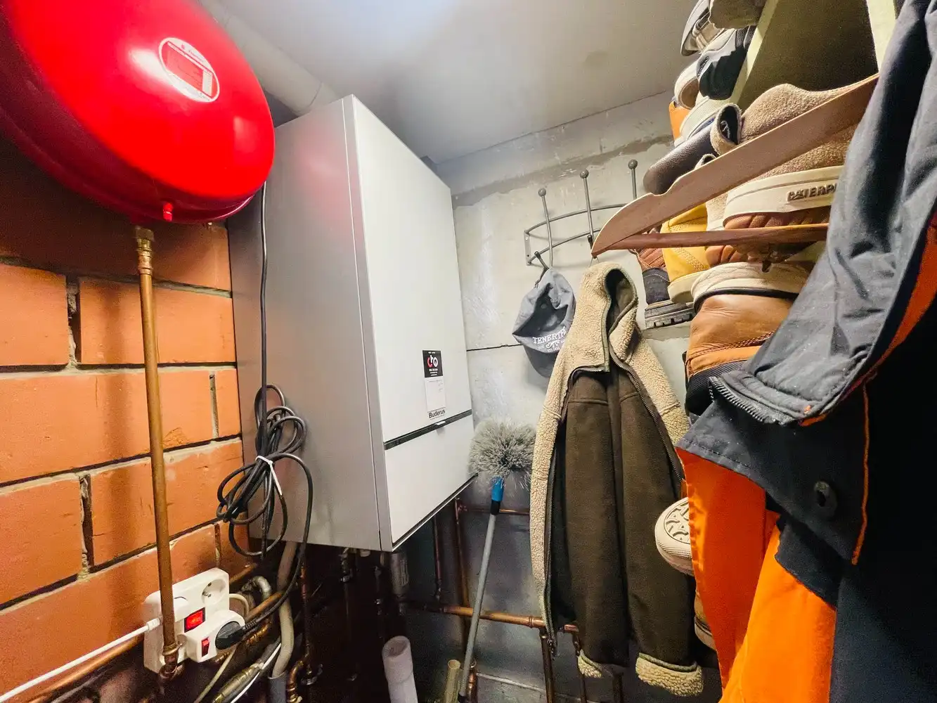 Sint-Andries,Uiterst verzorgd INSTAPKLAAR ENERGIEZUINIG woonhuis ( reno 2019) met grote, zonnige ZUIDWESTgerichte aangelegde terrastuin en prachtig ingericht HUISJE achteraan in de tuin, foto 25