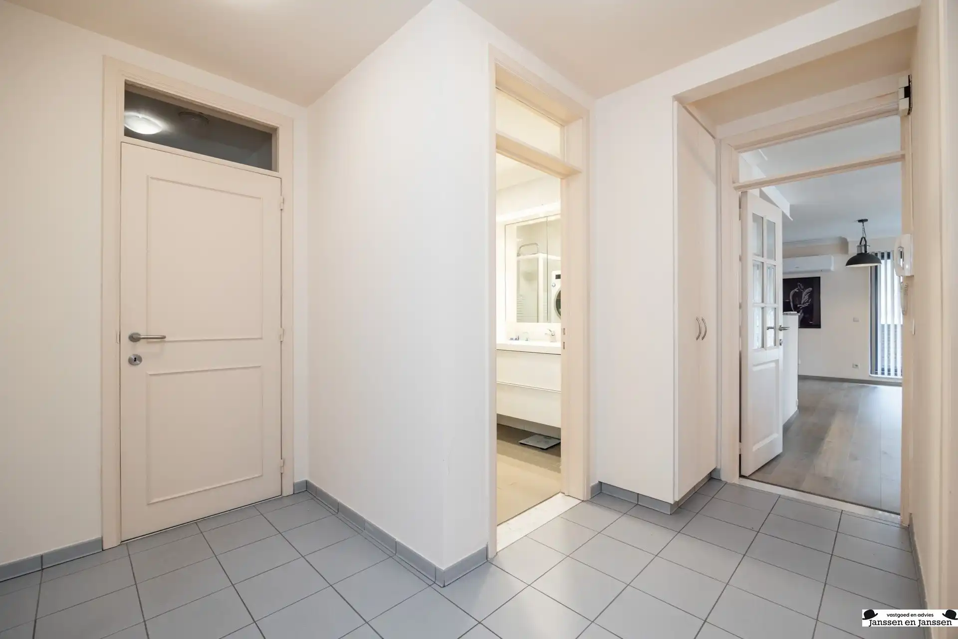 Lichtrijk instapklaar 2 kamer appartement in centrum Temse foto 11