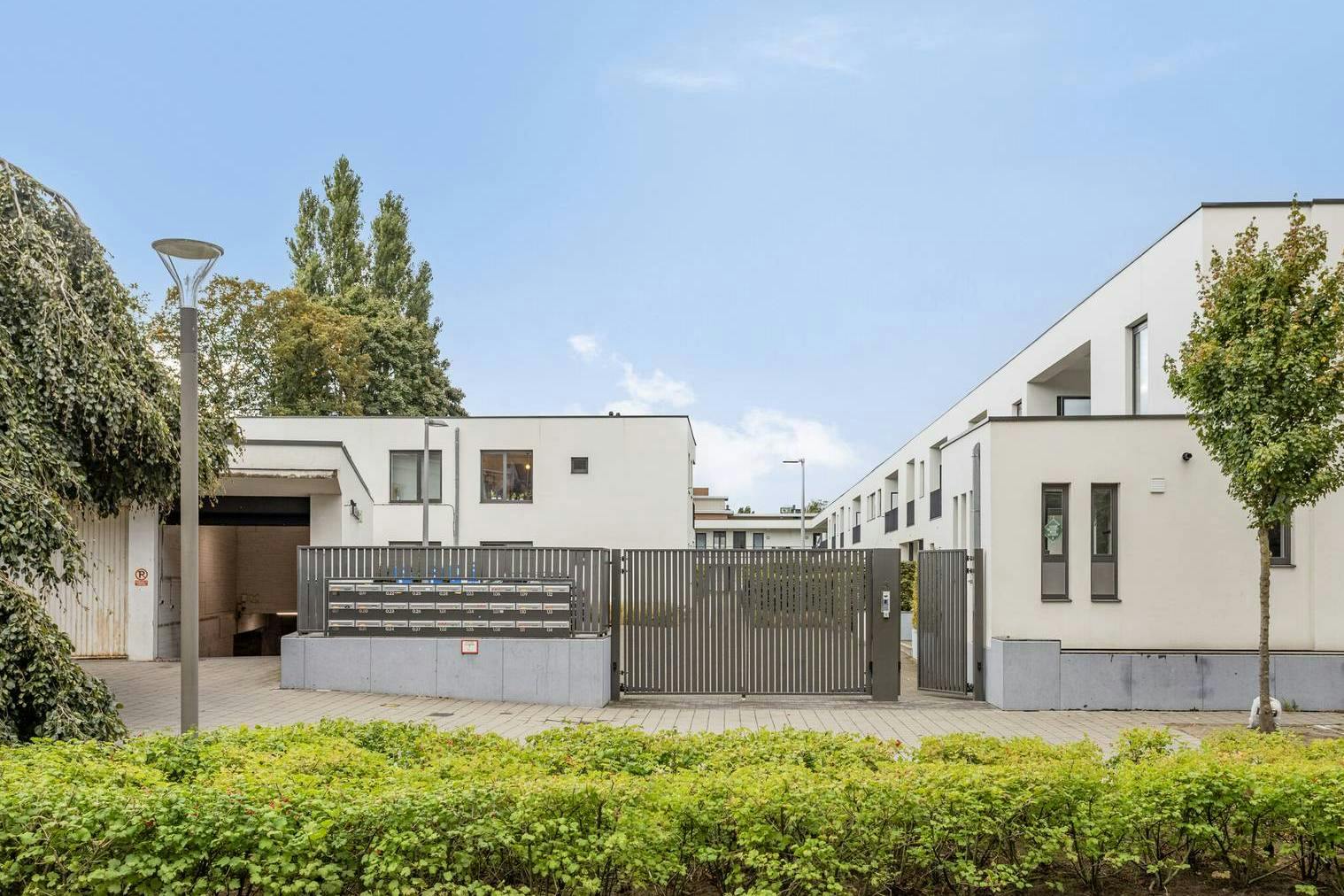 Appartement met 3 slaapkamers in afgesloten woonerf foto {{pictureIndex}}