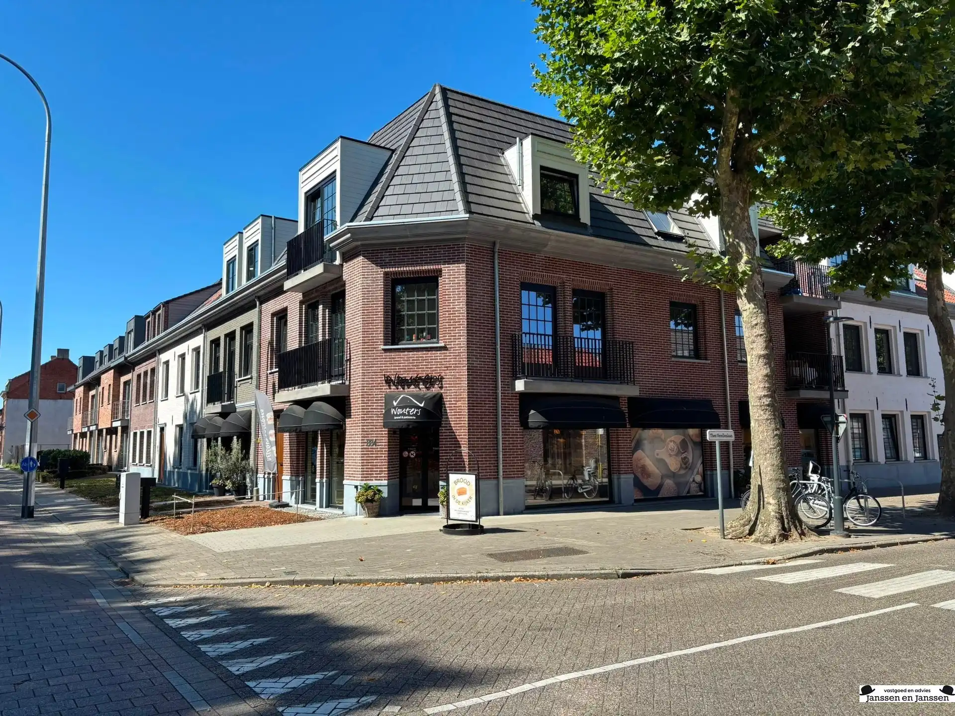 Stijlvol afgewerkt appartement met 2slpks en terras in het centrum van Gooreind (ca.100m²) foto 3