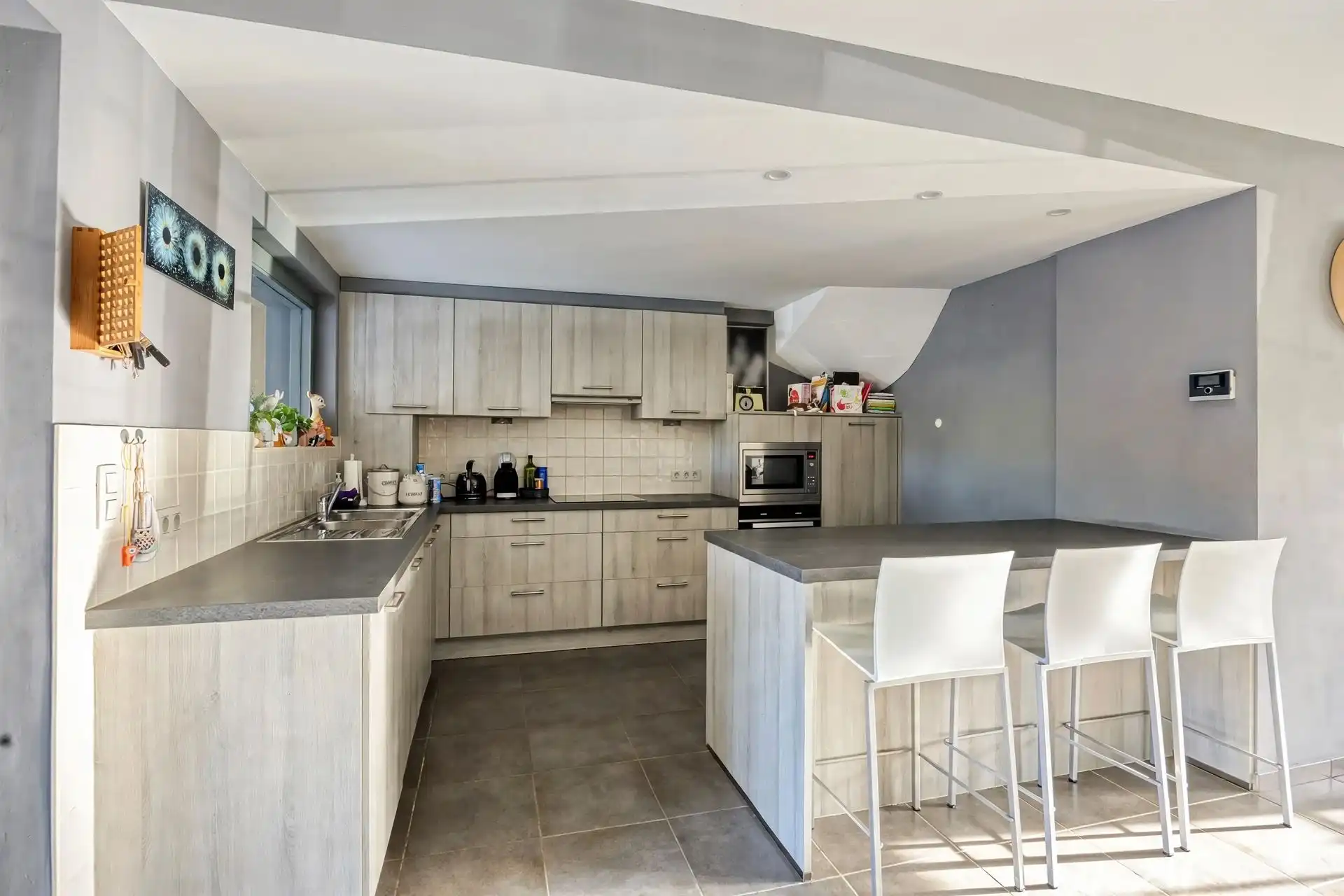 Instapklare woning met 2/3 slpk's in doodlopende straat! foto 5