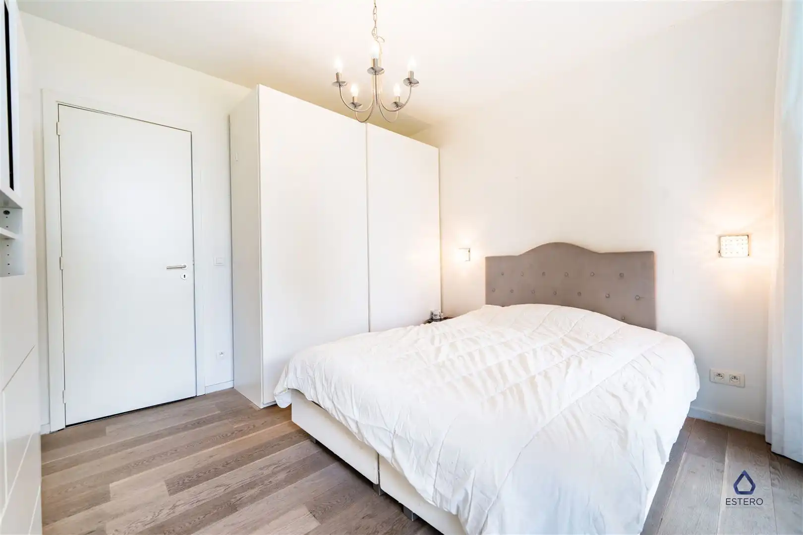 Modern en gemeubeld appartement met zonnig terras  foto 9