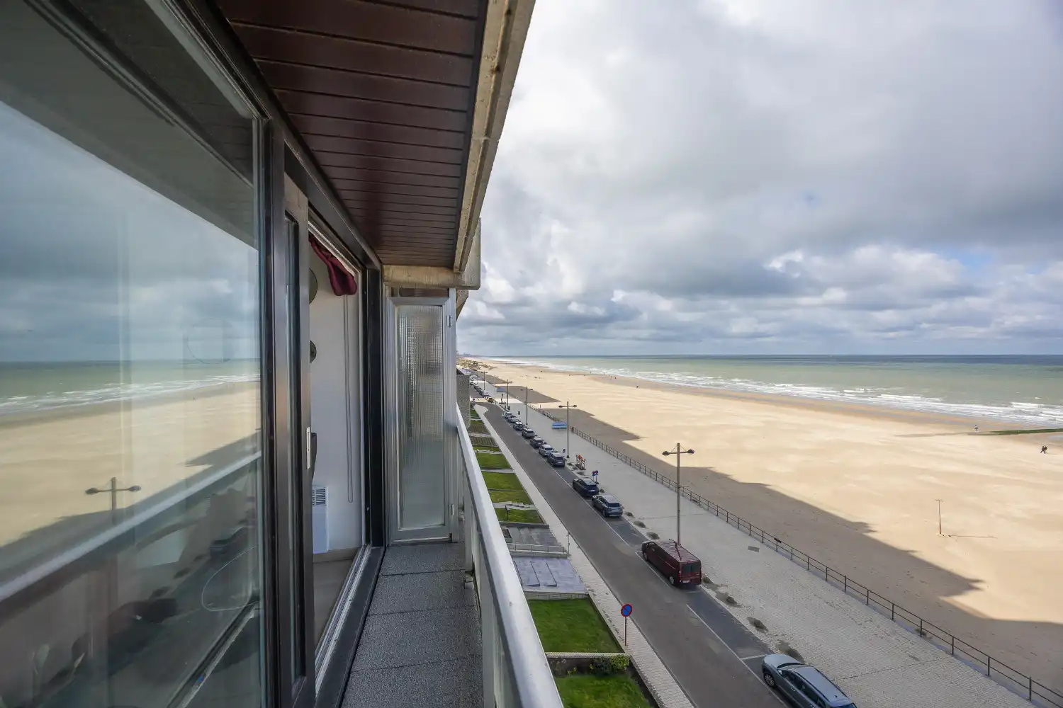 Gerenoveerde studio met frontaal zeezicht te koop in Middelkerke foto 10