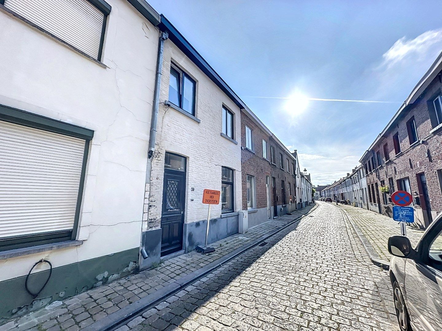 Volledig GERENOVEERDE stadswoning met 3 slaapkamers foto 1