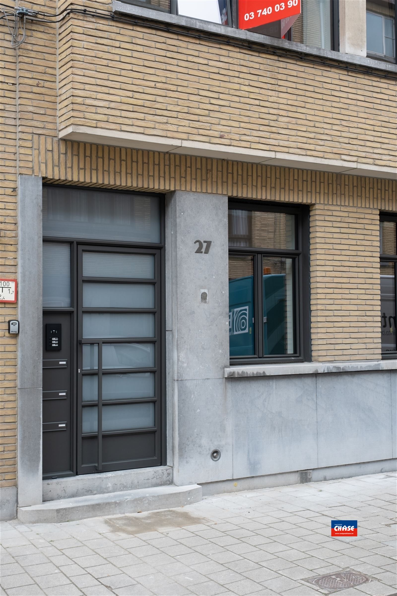 Gerenoveerd gelijkvloersappartement met één slaapkamer en stadstuin foto {{pictureIndex}}
