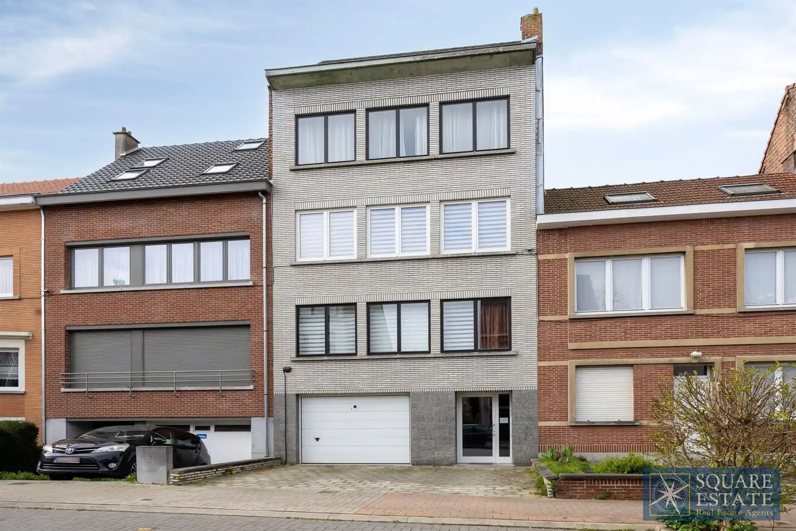 Appartementsgebouw foto {{pictureIndex}}