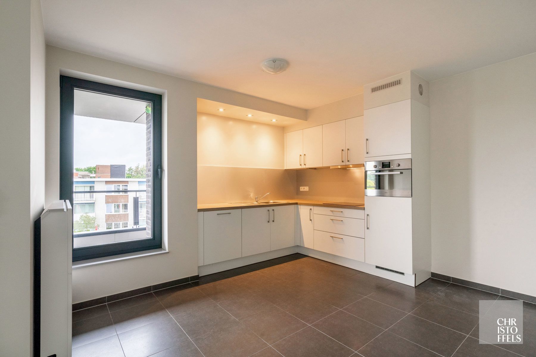 TE HUUR - 2-slaapkamerappartement (103m²) in het centrum van Zutendaal! foto 3