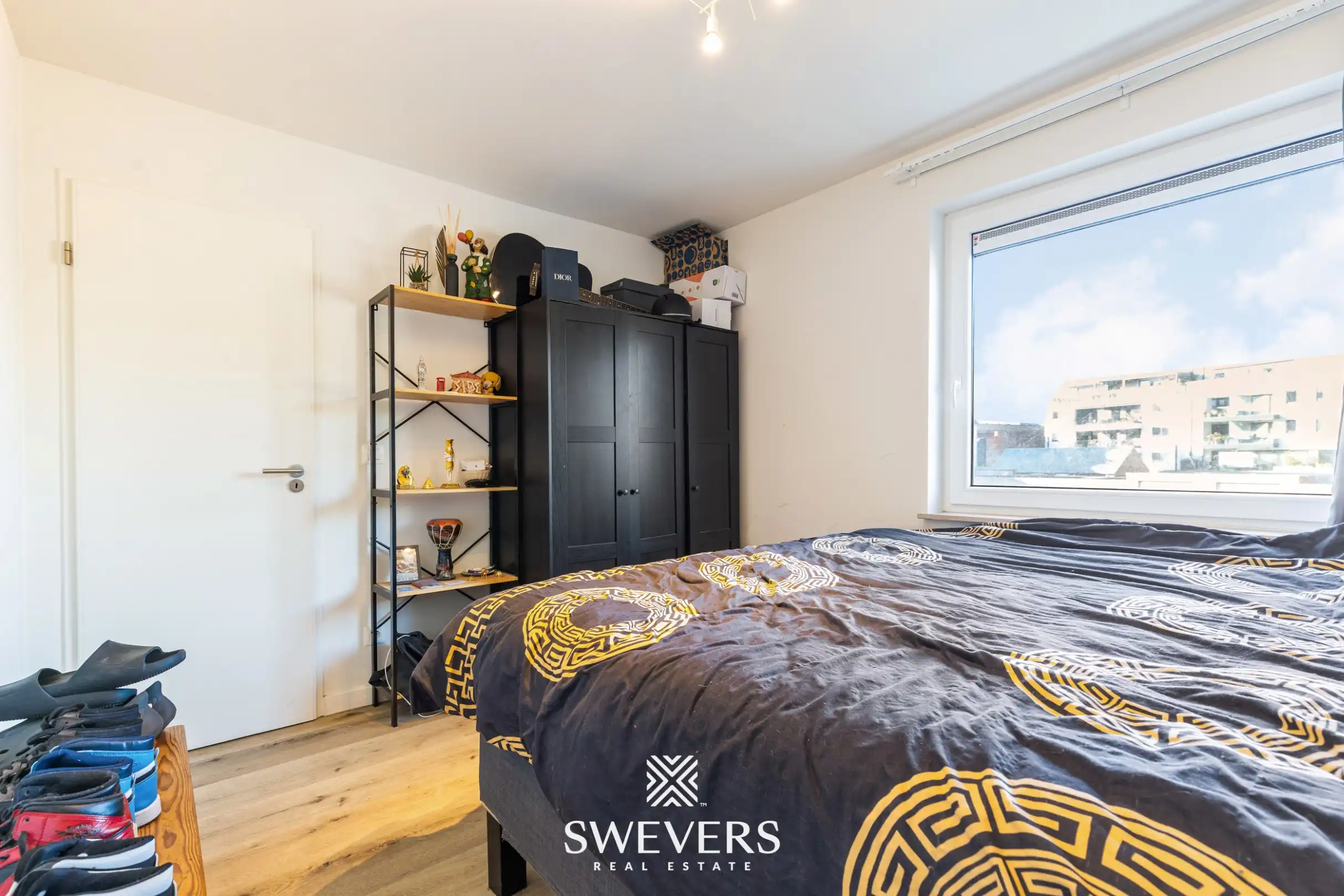 Uitstekend gelegen en volledig gerenoveerd appartement met staanplaats foto 12