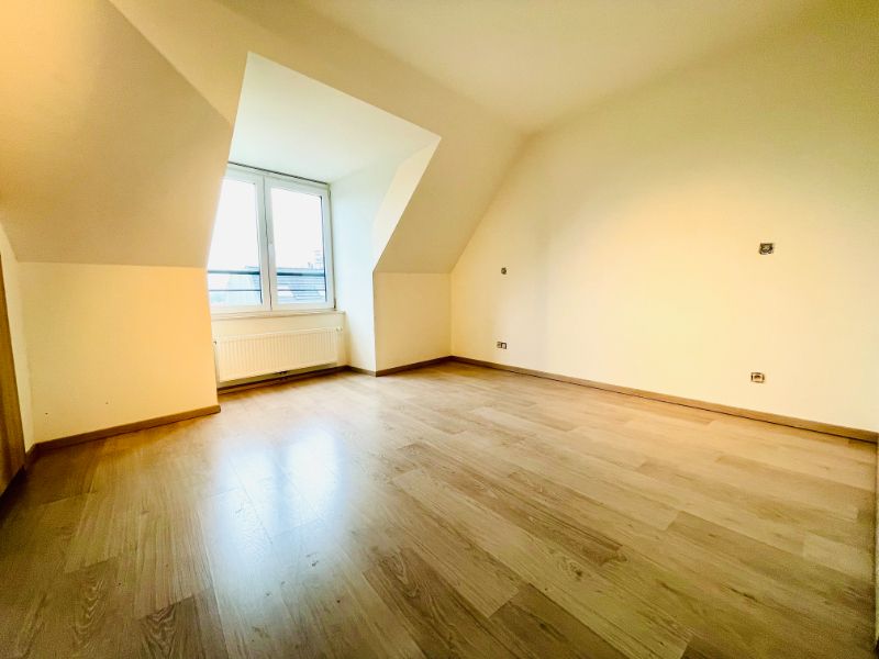 Ruim instapklaar duplex-appartement met autostandplaats foto 10