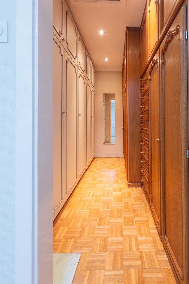 Residentieel gelegen, ruime woning met 3 slaapkamers, bureau, ruime garage, gezellige tuin...(zonnepanelen, thuisbatterij, energielabel C...) foto 13