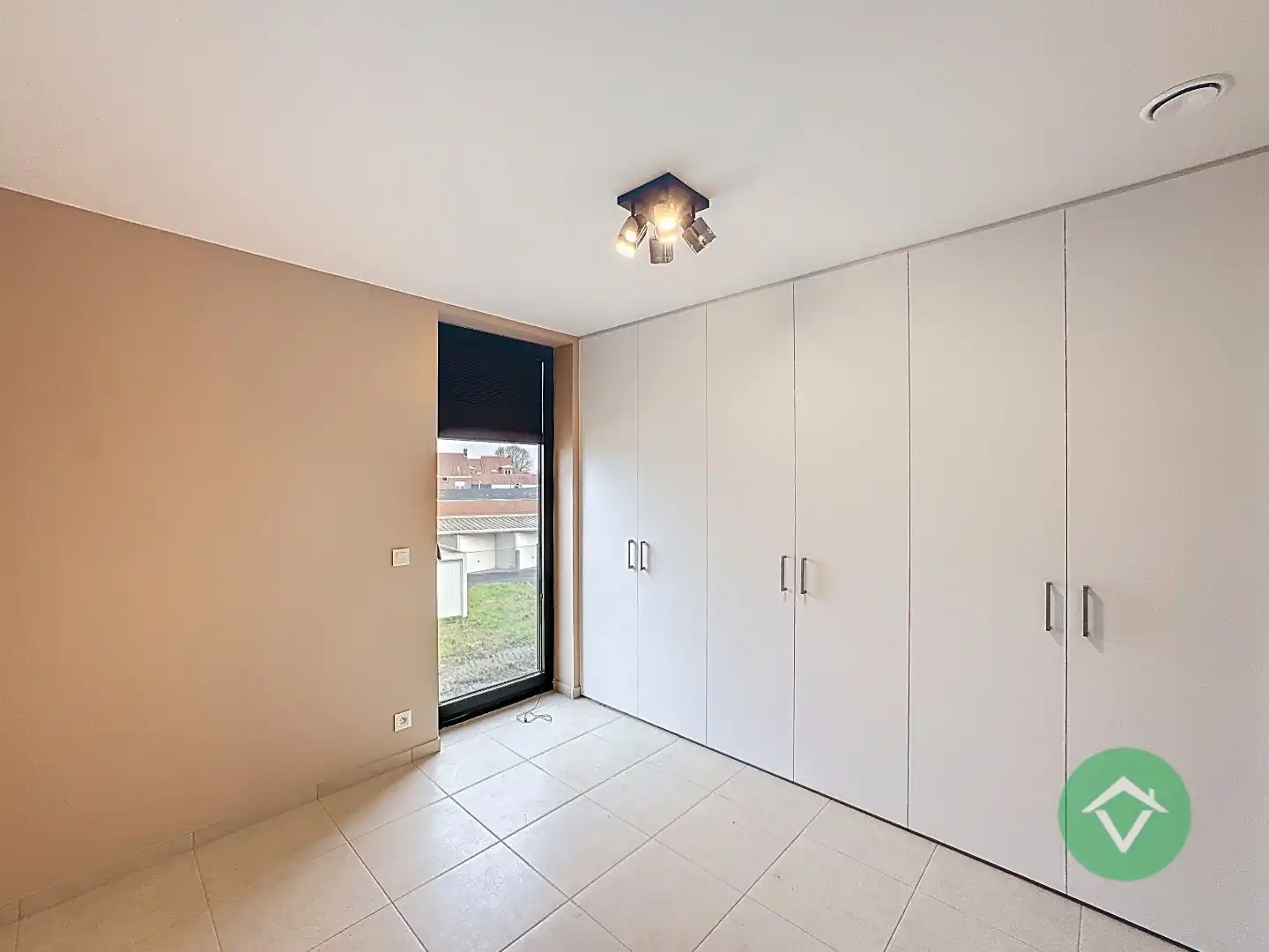 Volledig geschilderd Instapklaar appartement met garage in centrum Koekelare foto 23