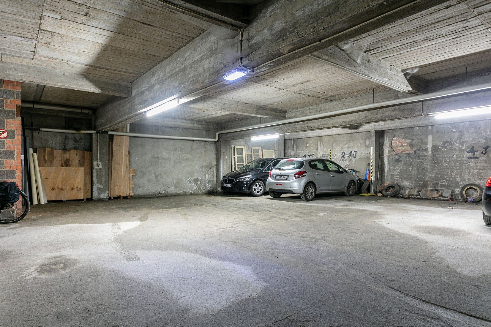 Ondergrondse autostaanplaats te koop! foto {{pictureIndex}}