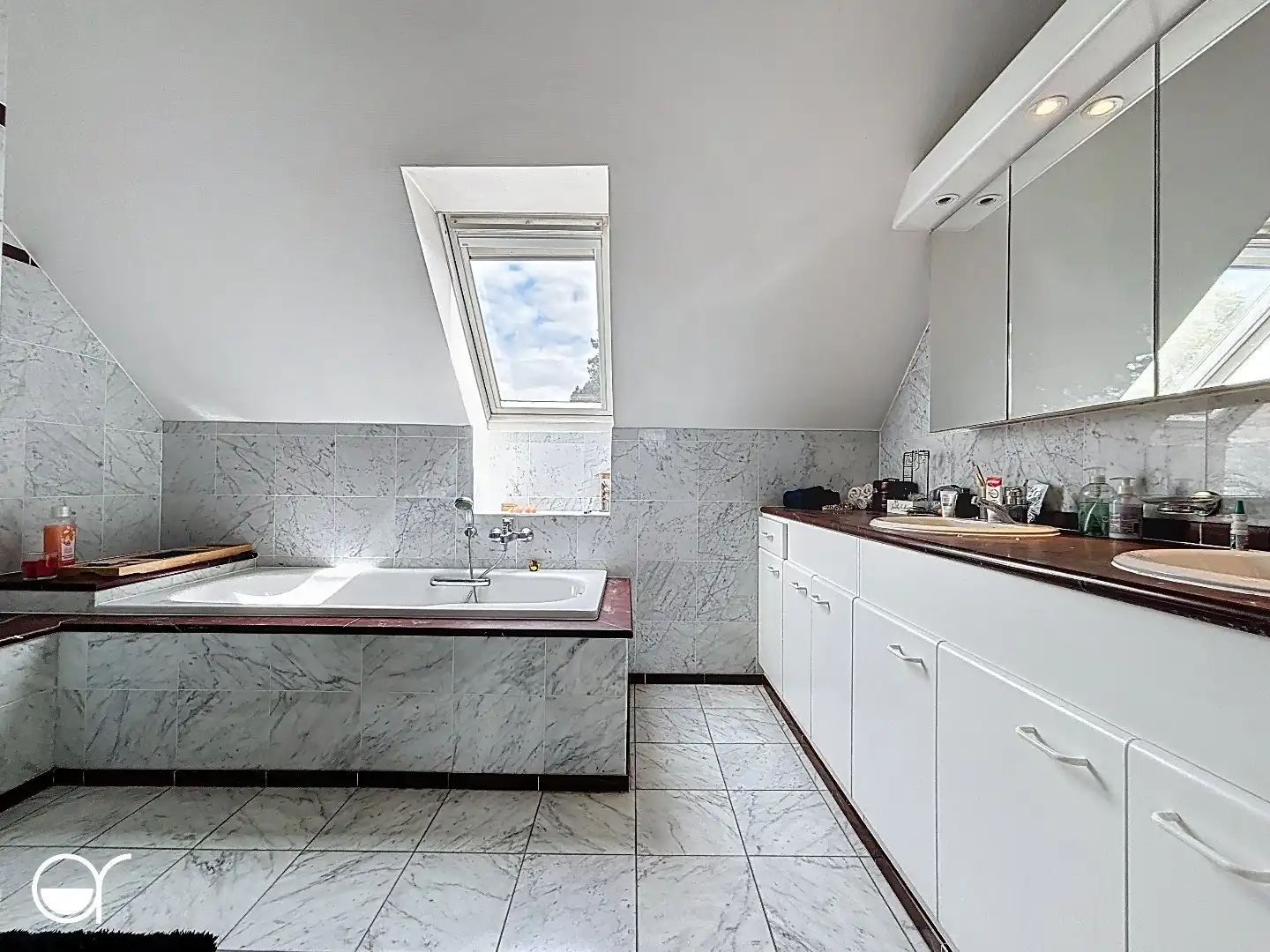 Meergezinswoning met 2 appartementen en kantoorruimte foto 17