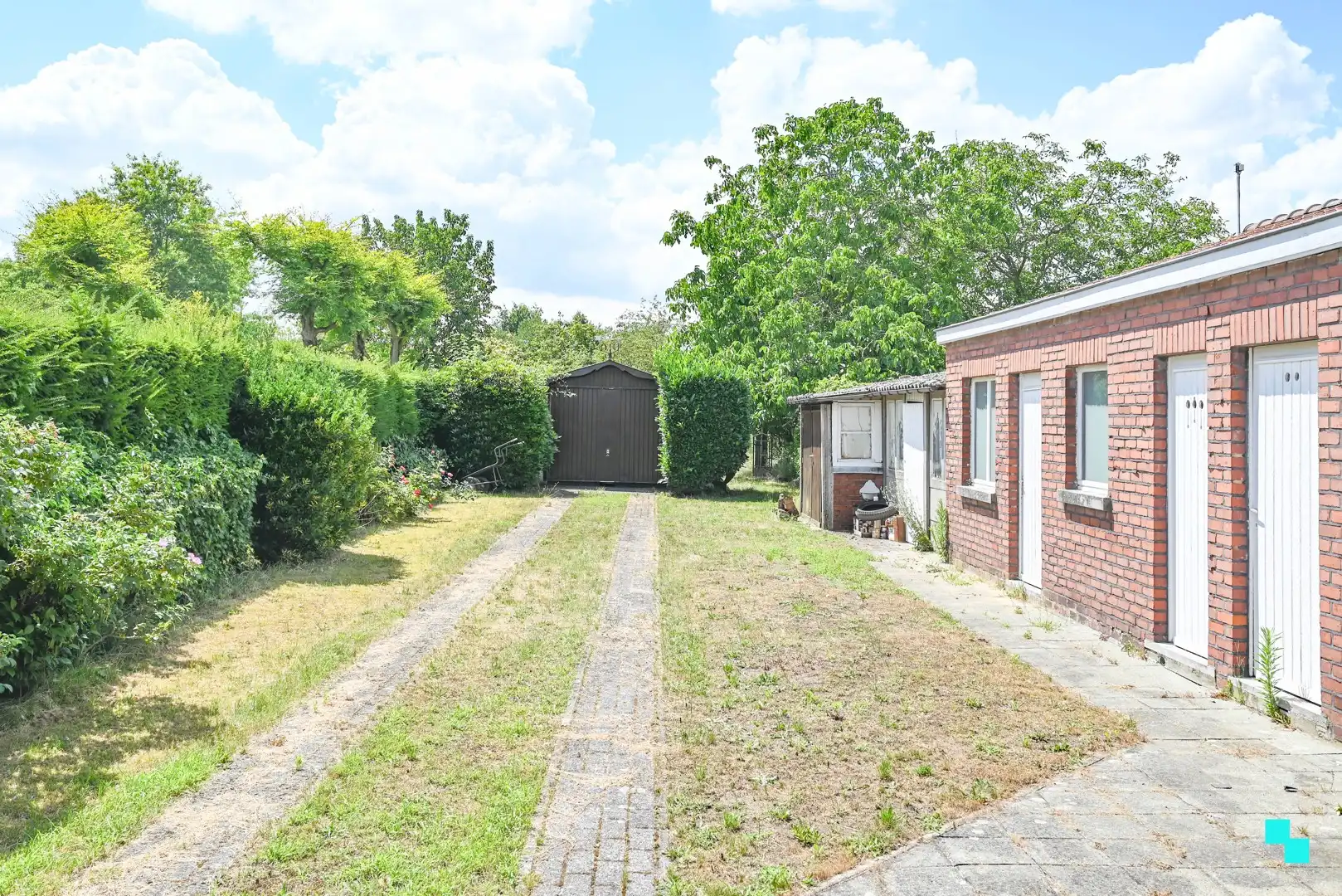 Stevig gebouwde, halfopen bebouwing met tuin in Zulte foto 14