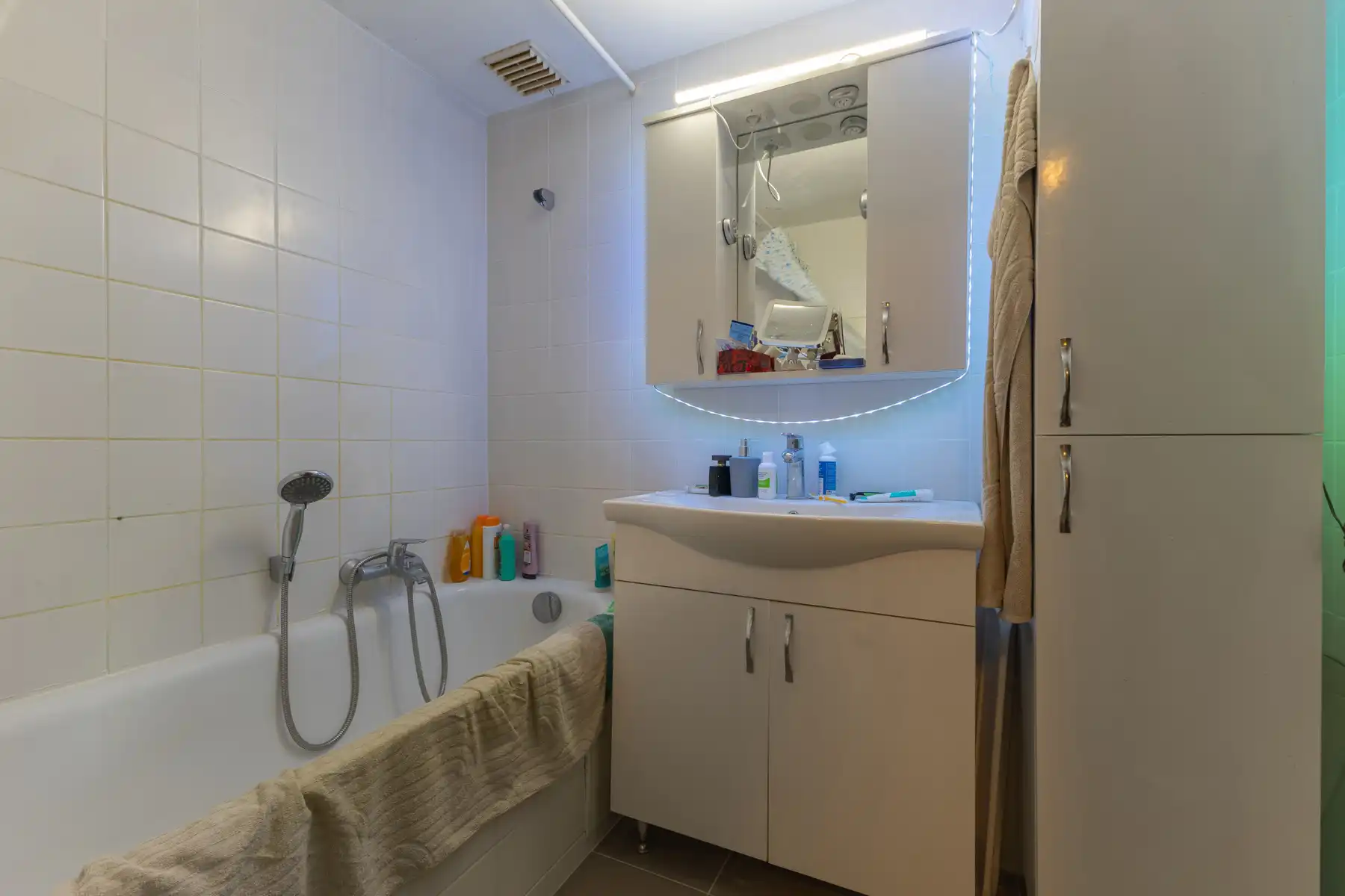 Gunstig gelegen studio met terras foto 10