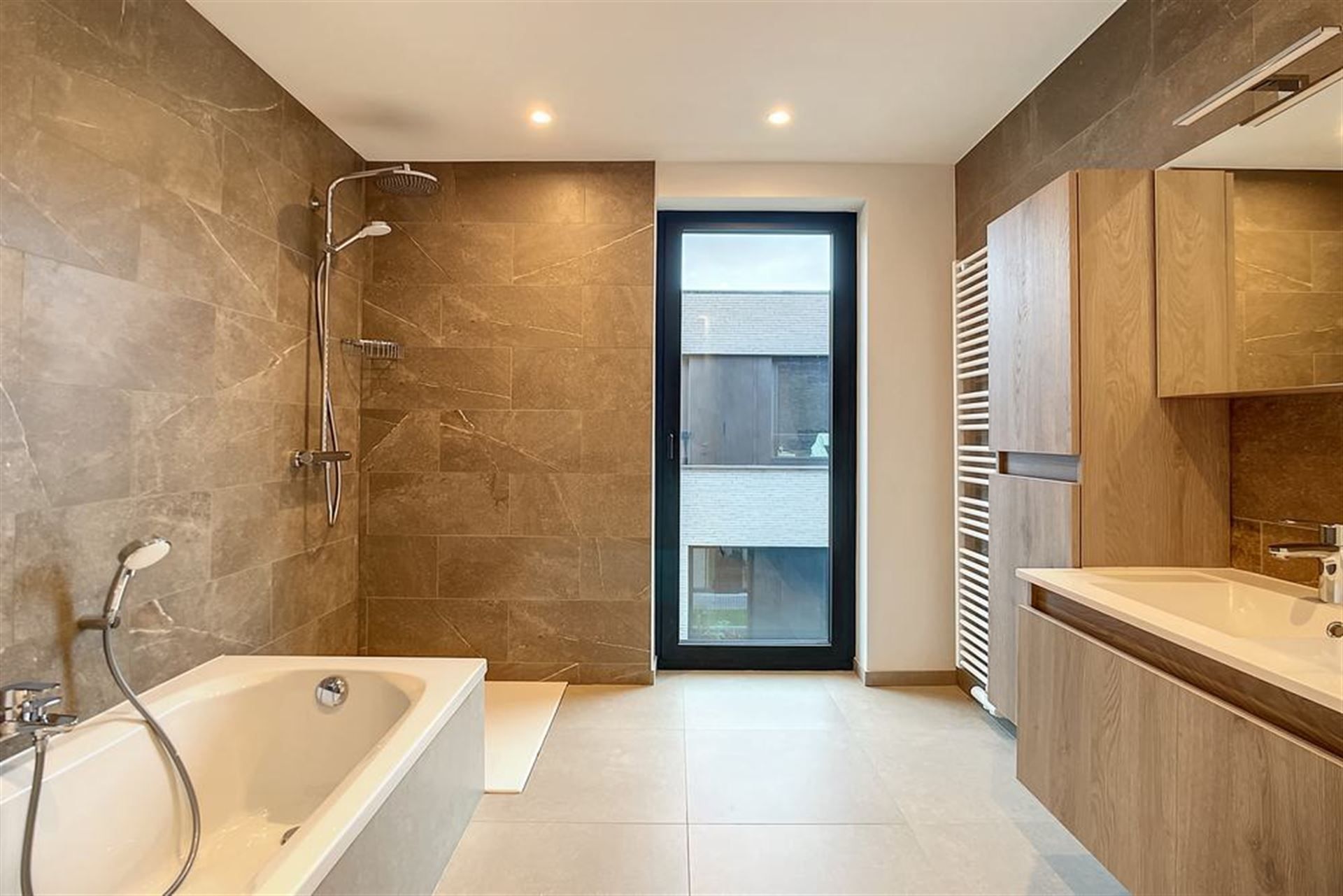 Moderne villa met 5 slaapkamers foto 20