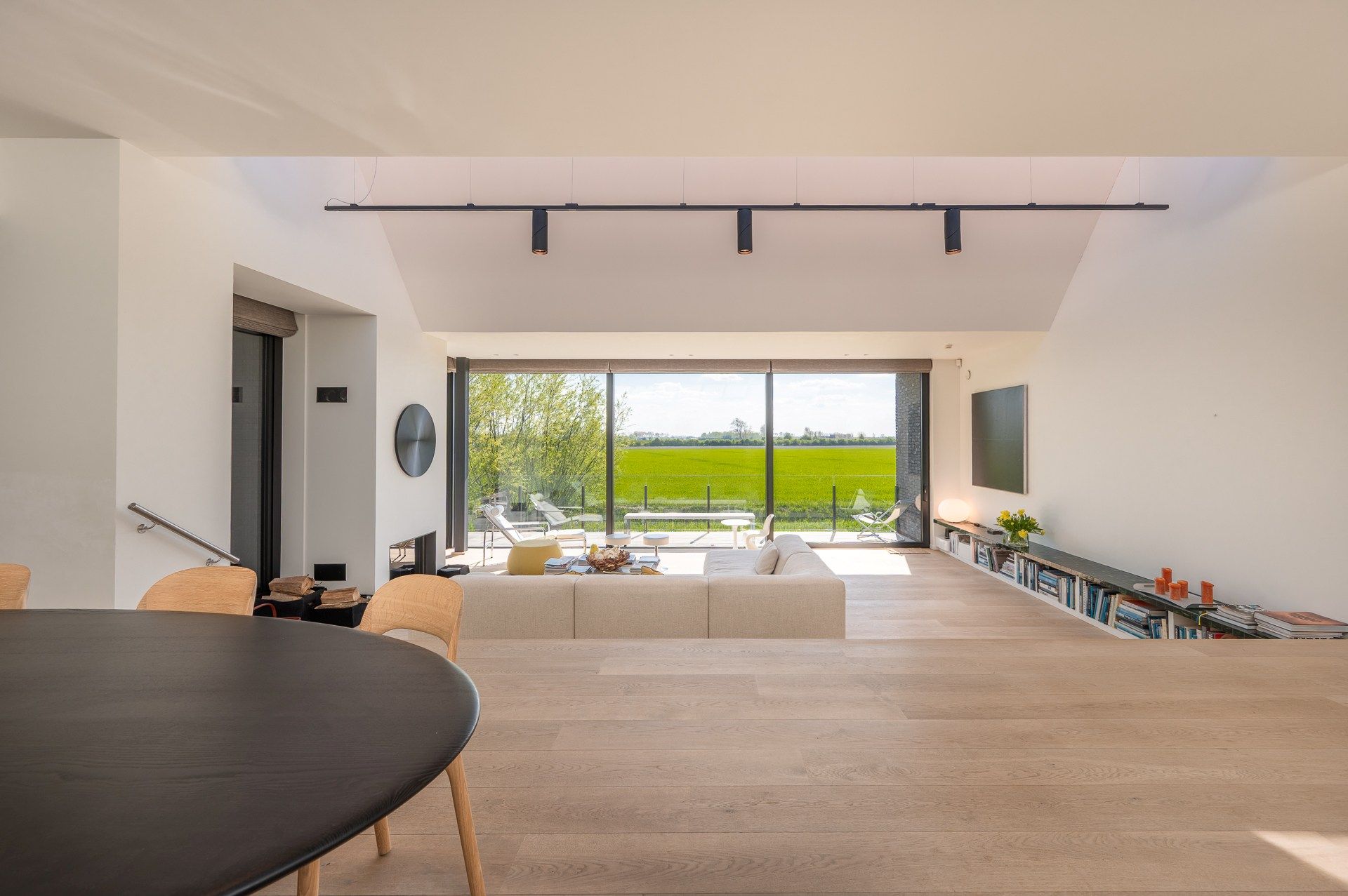 Uniek eigendom met adembenemende zichten gelegen op een perceel van ongeveer 3000 m². foto 3