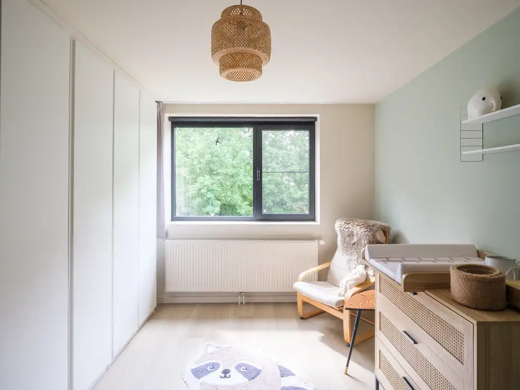 Karaktervol gerenoveerde gezinswoning met o.m. vier slaapkamers en twee badkamers foto 22