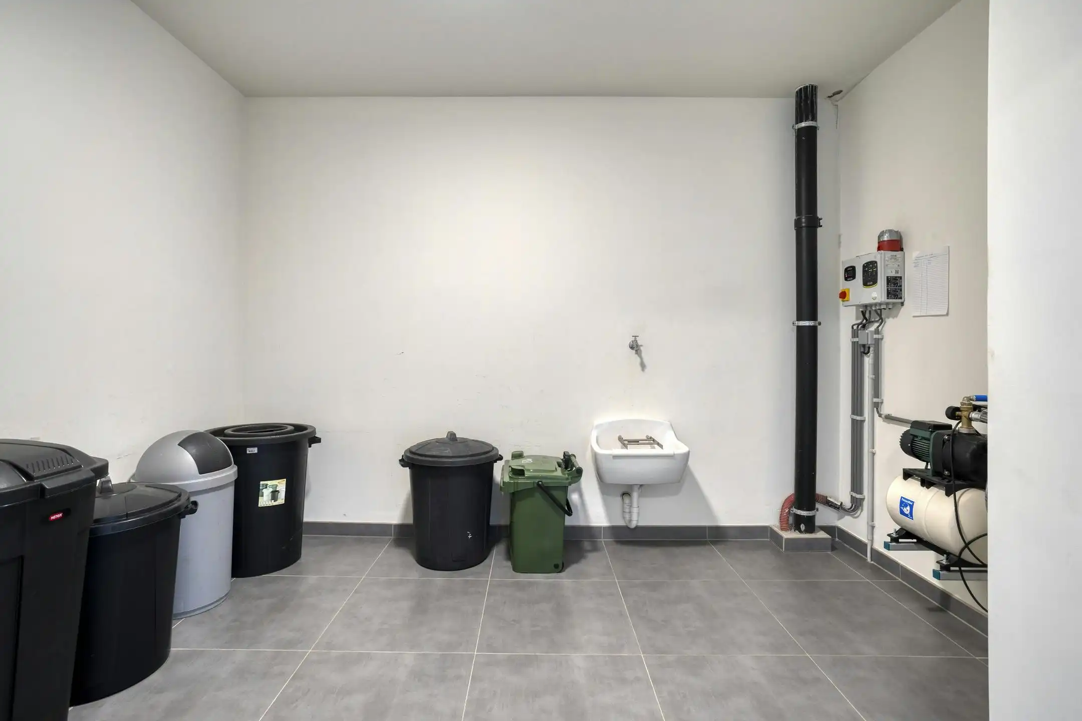 Appartement met 3 slaapkamers, garage en autostaanplaats te koop in Waarschoot foto 30