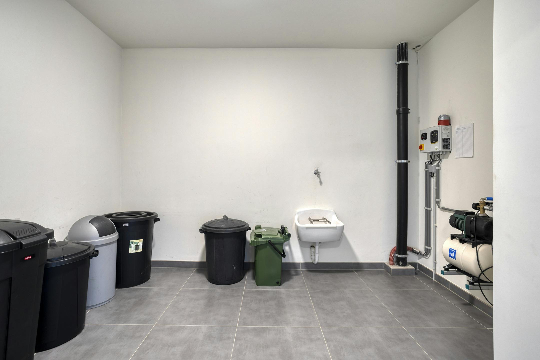 Appartement met 3 slaapkamers, garage en autostaanplaats te koop in Waarschoot foto 32