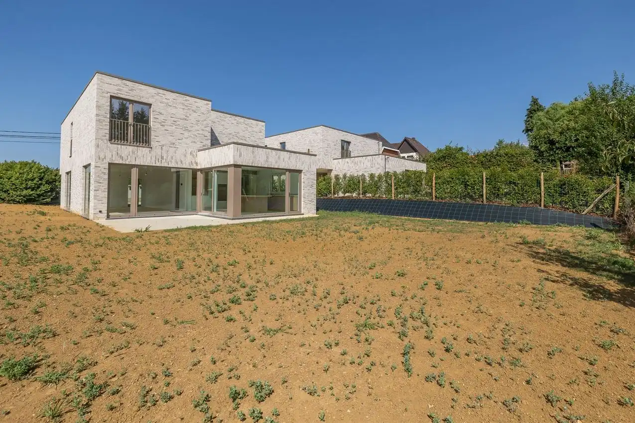 Instapklare nieuwbouwwoning met 4 slaapkamers, 2 badkamers en E-peil 9 foto 4