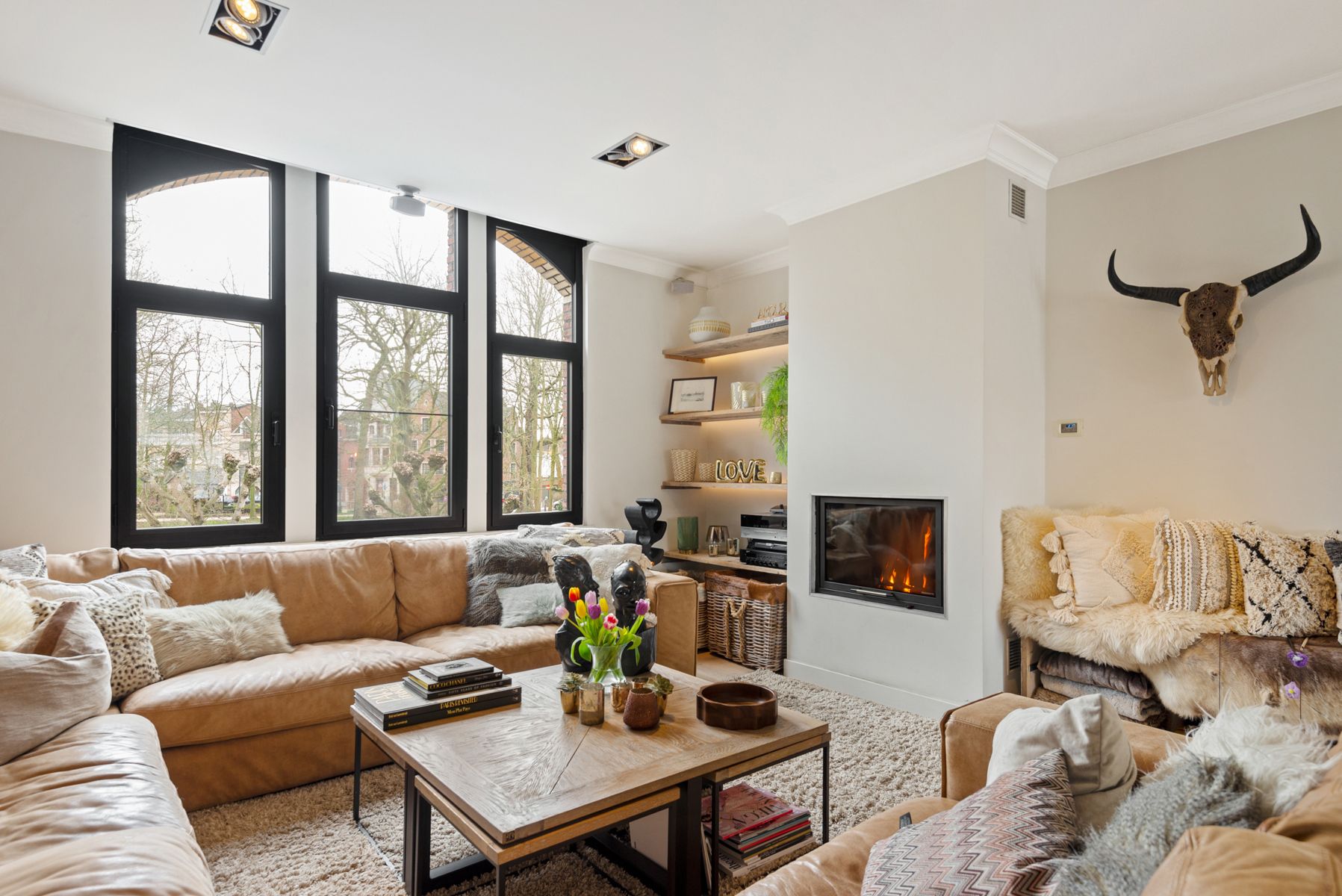 Degelijk gerenoveerde woning aan de Vesten te Lier. foto 6