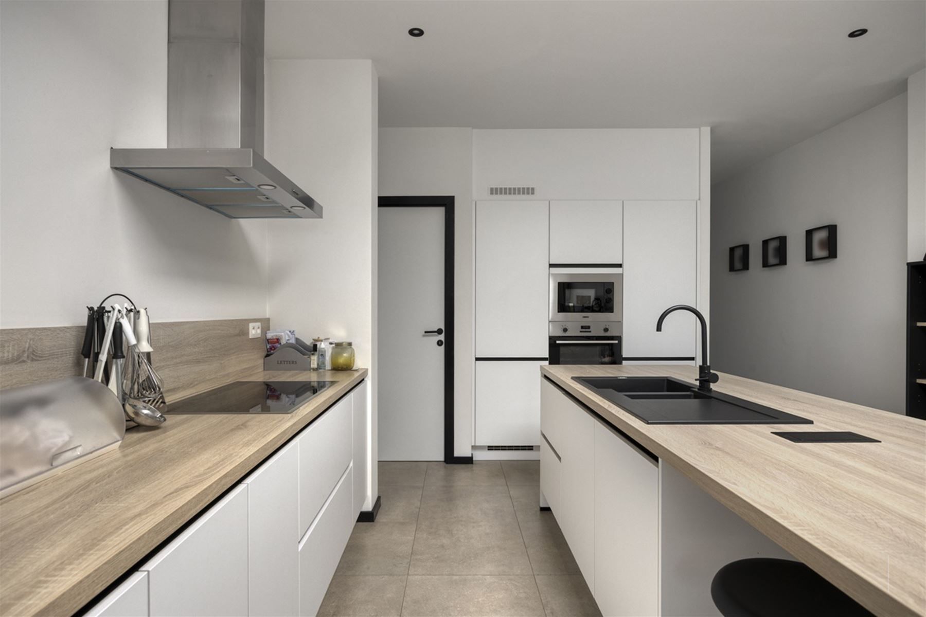 Totaal gerenoveerde woning met tuin foto 3