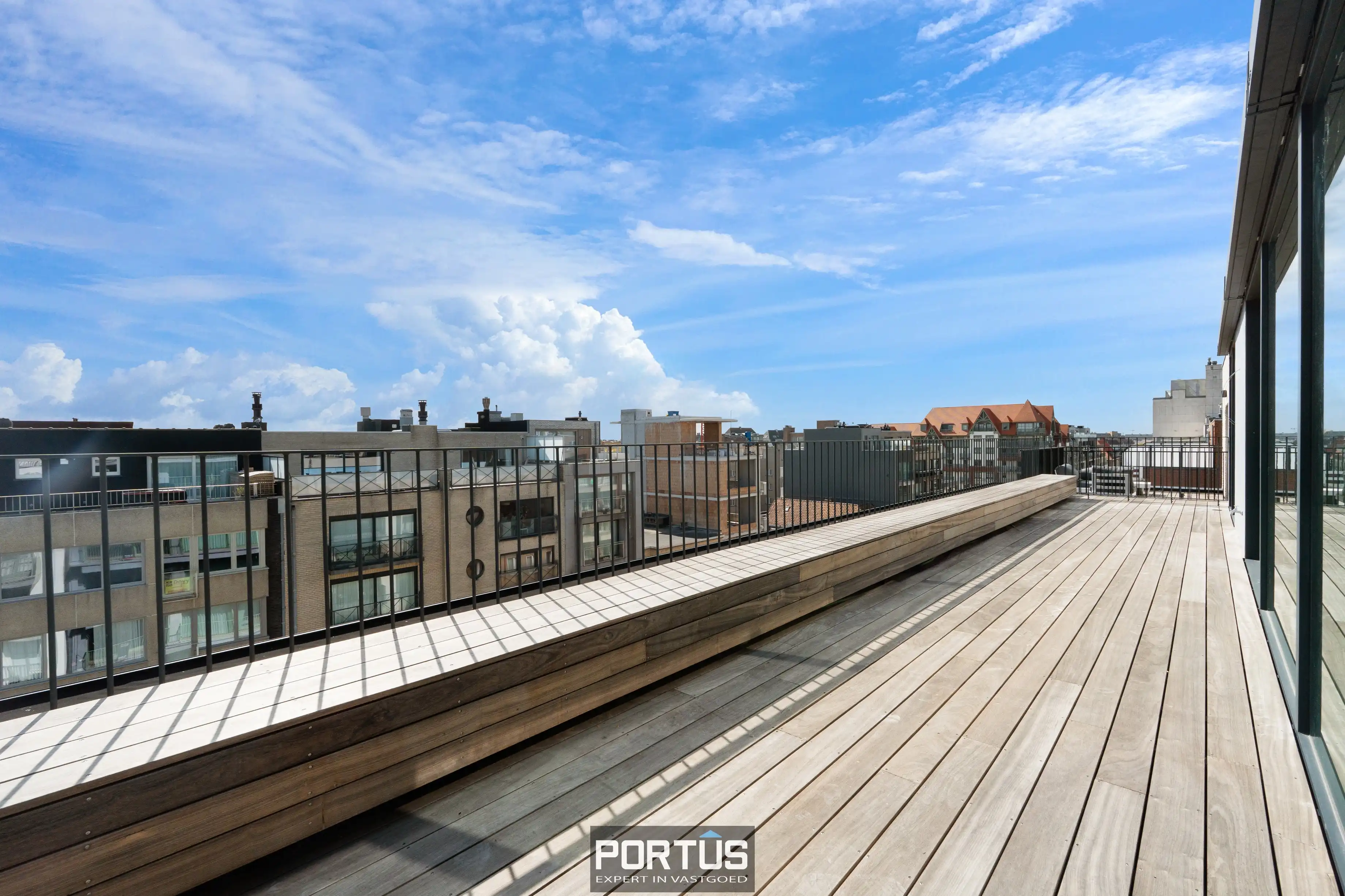 Penthouse met 40m² terras te koop in Residentie Josef Albers te Oostduinkerke  foto {{pictureIndex}}