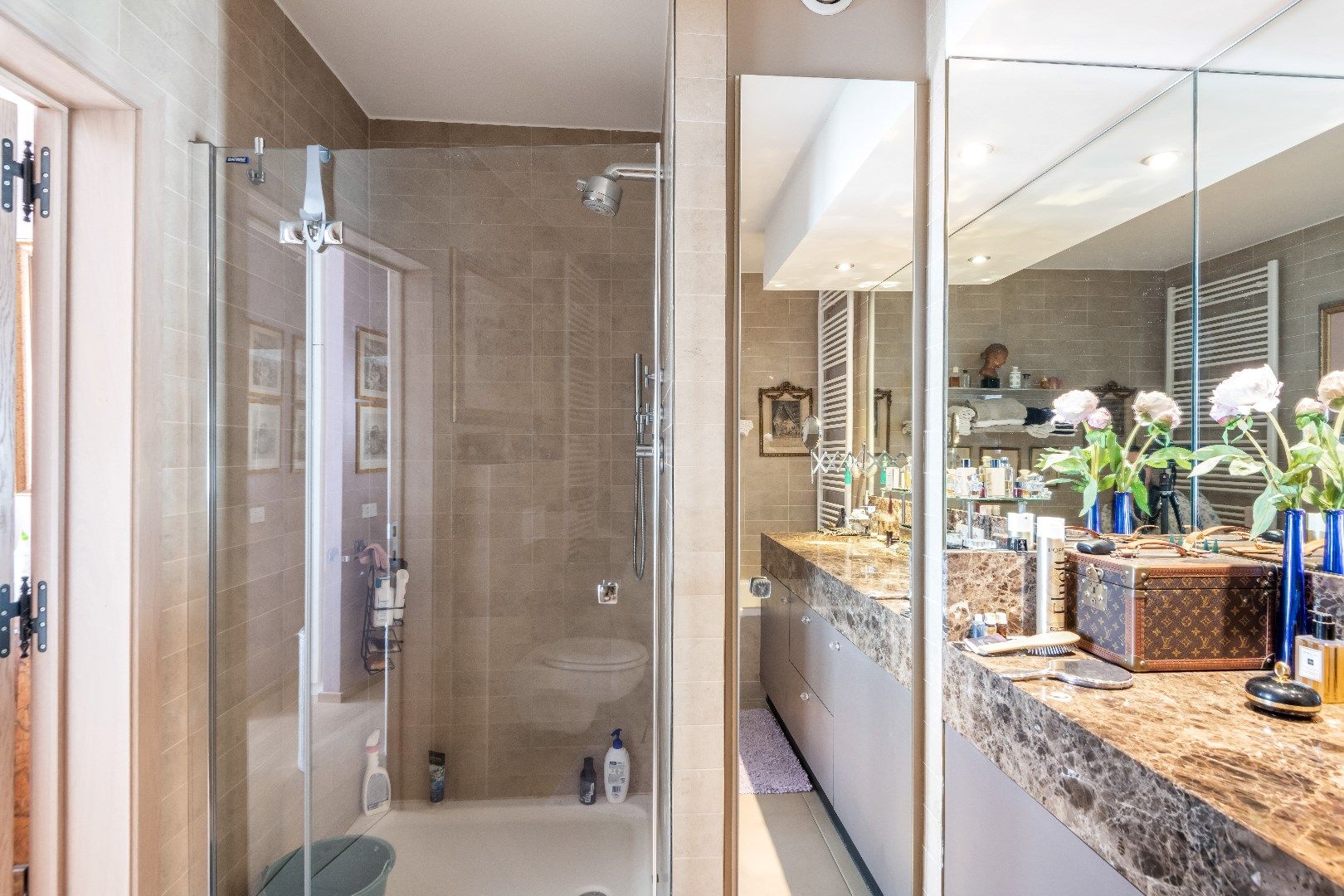 Ruim appartement (ca. 180m²) met een gevelbreedte van meer dan 13 meter, rustig gelegen, in het centrum tegenover de H. Hartkerk. foto 17