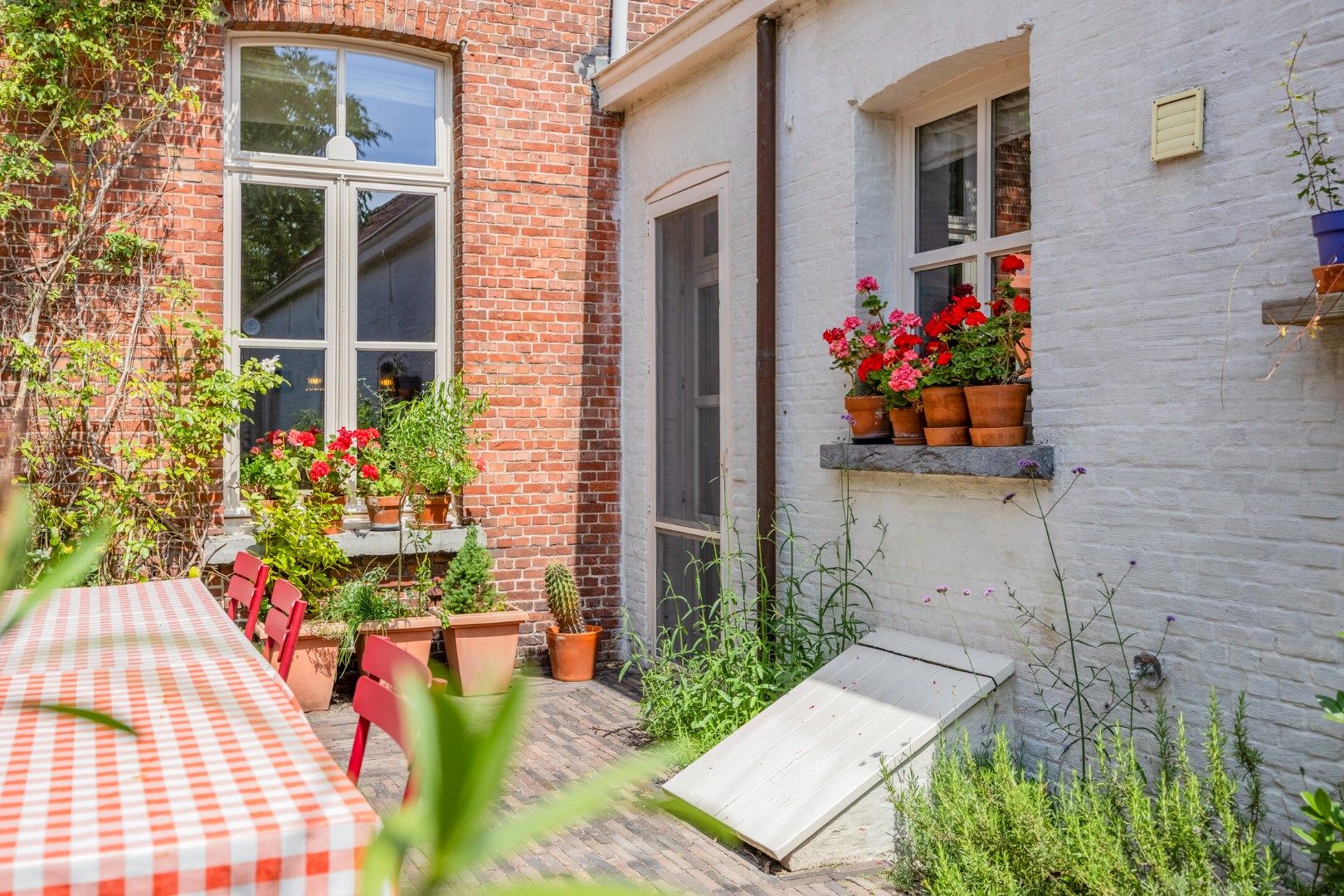 Instapklaar herenhuis met 4/5 slpks, centraal gelegen in Achterbos !  foto 34