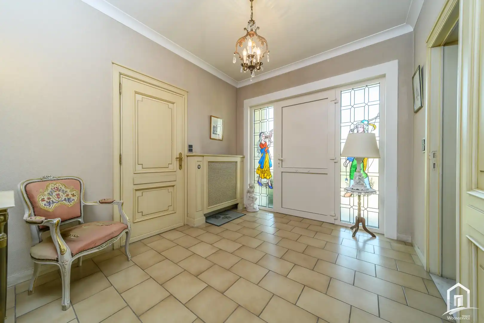 Gezinswoning met ruime garage/werkruimte op centrale locatie te Mere foto 2