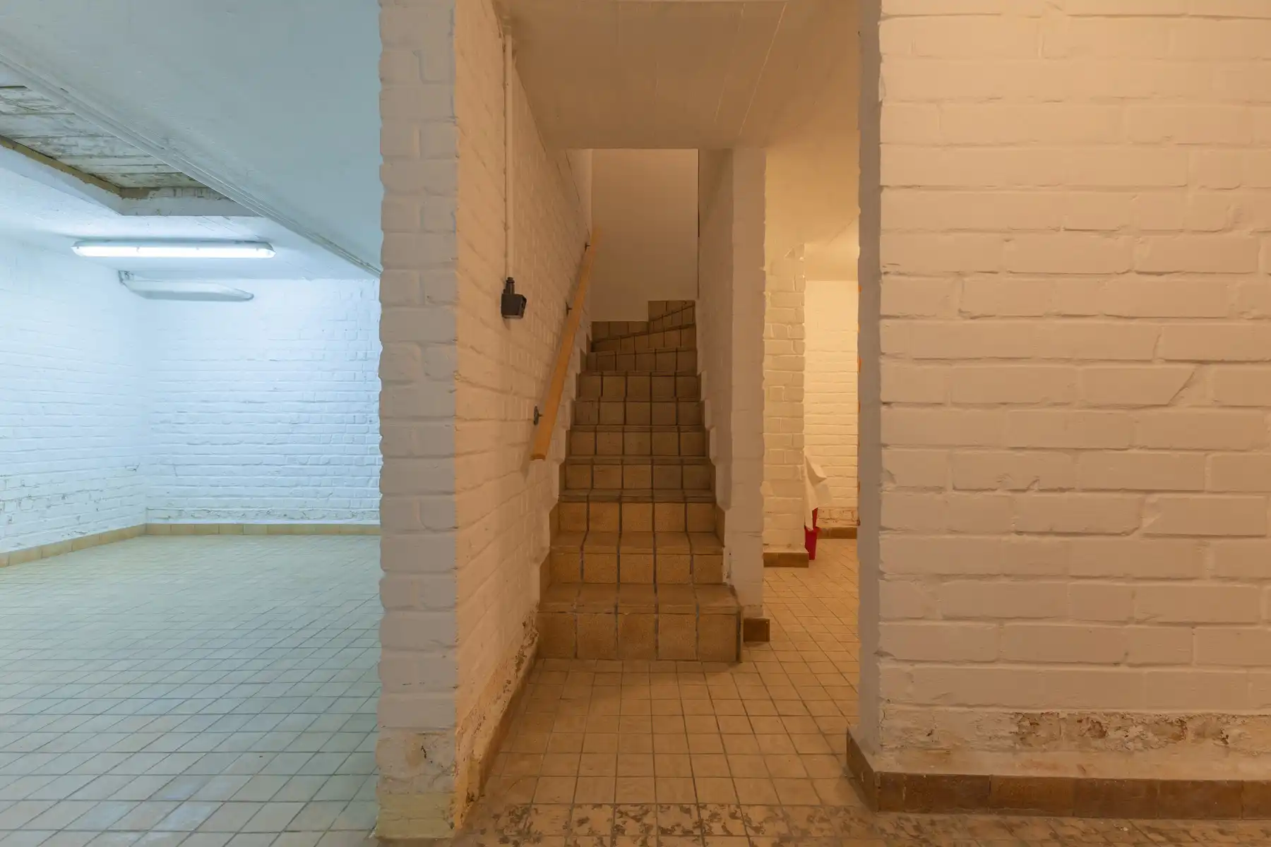 Zeer ruime woning met 5 slaapkamers, garage en tuin foto 29
