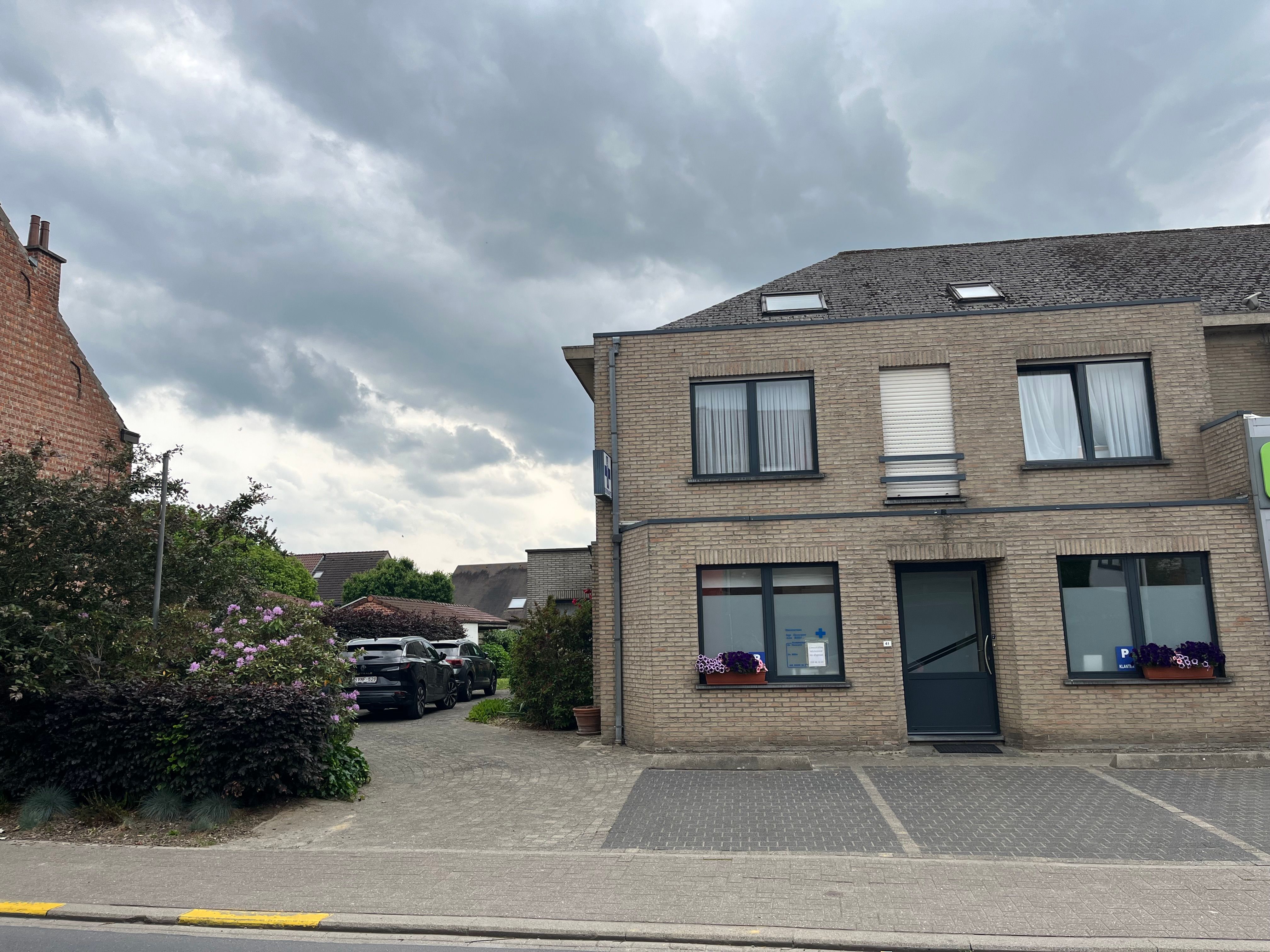 Gebouw voor gemengd gebruik foto {{pictureIndex}}