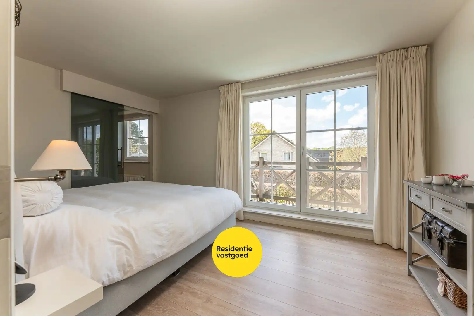 Exclusieve villa met zwembad en poolhouse in de nieuwe St-Annawijk te Sint-Andries foto 19