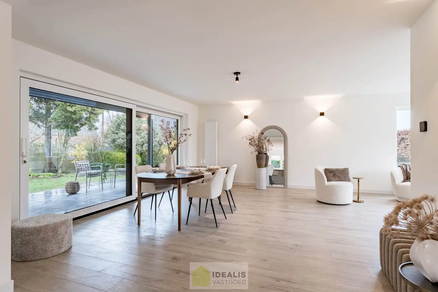 Schitterend volledig vernieuwde woning met een heerlijke open leefruimte, luxe keuken, 3 ruime slaapkamers, een ruime luxueuze badkamer én een apart bureel foto 13